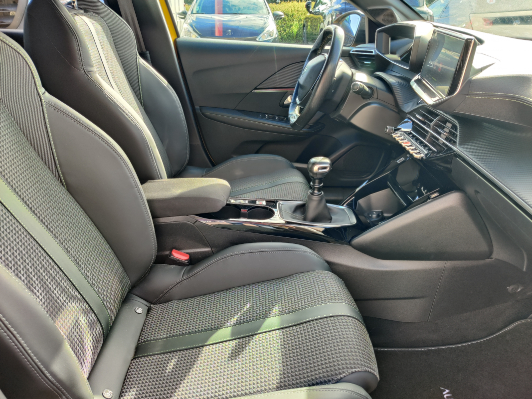Peugeot 208 — 22