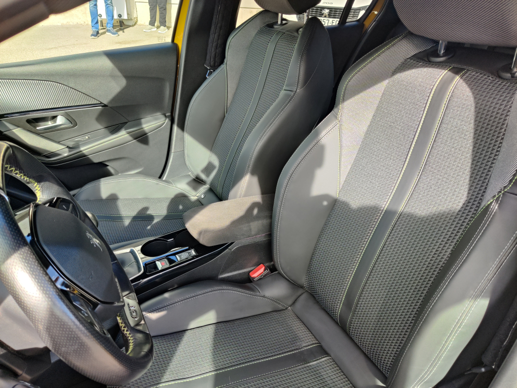 Peugeot 208 — 30