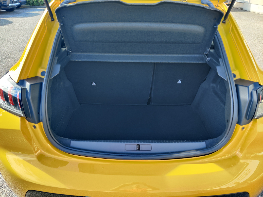 Peugeot 208 — 40
