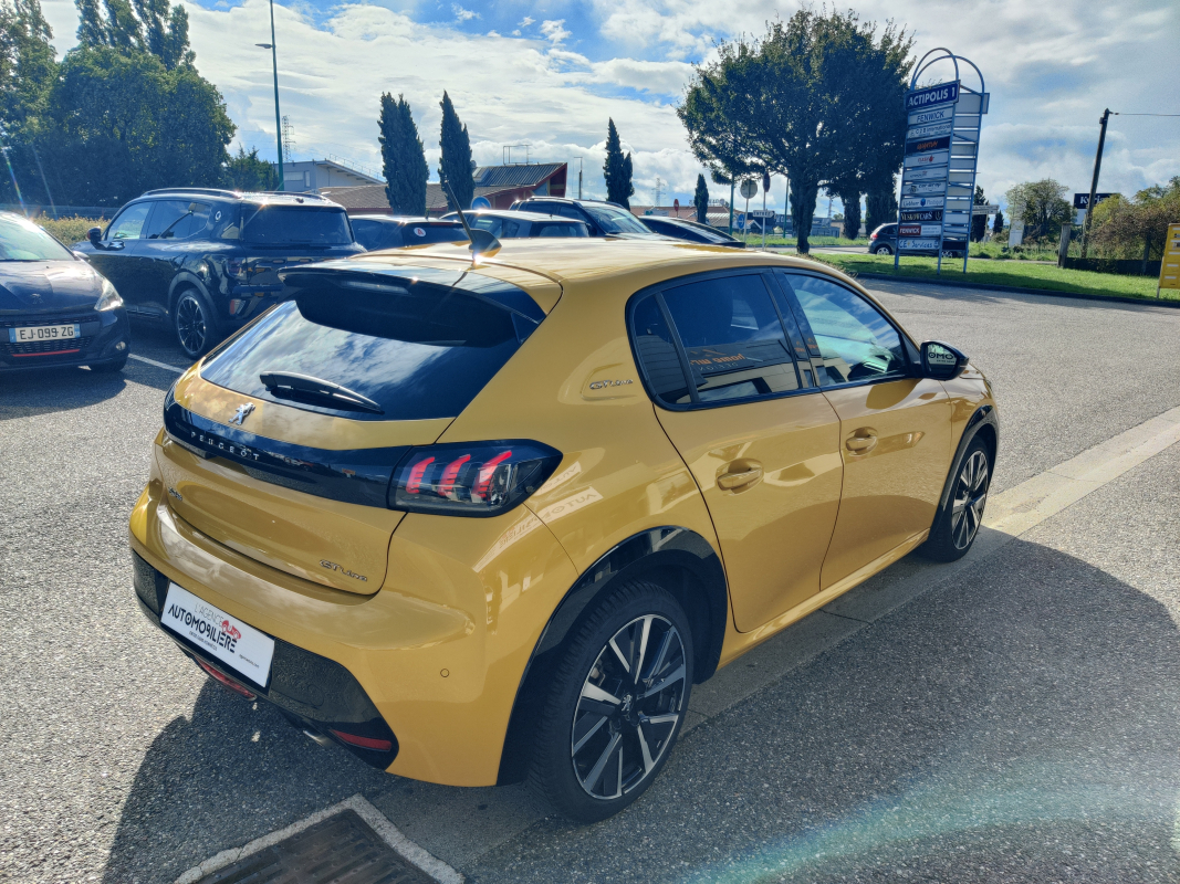 Peugeot 208 — 10