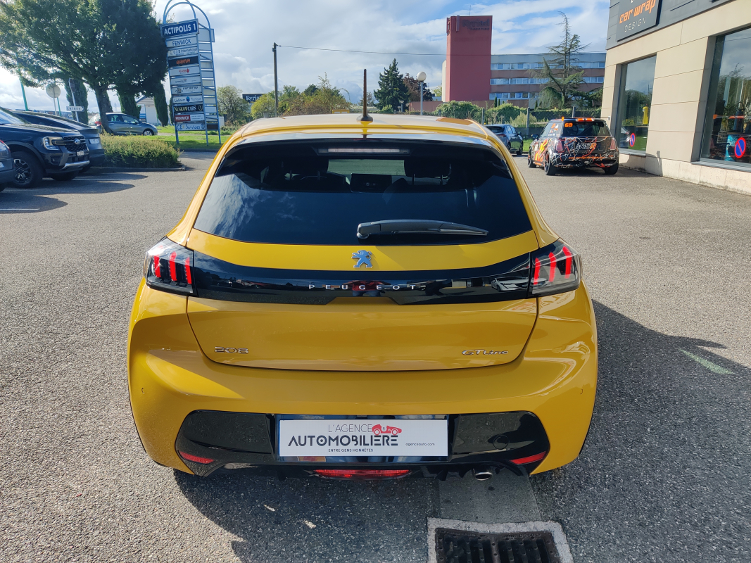 Peugeot 208 — 12