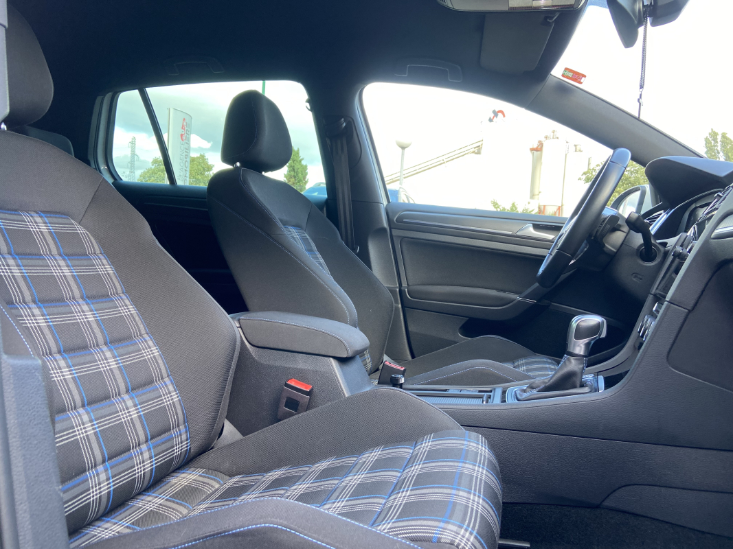 Volkswagen Golf — 22