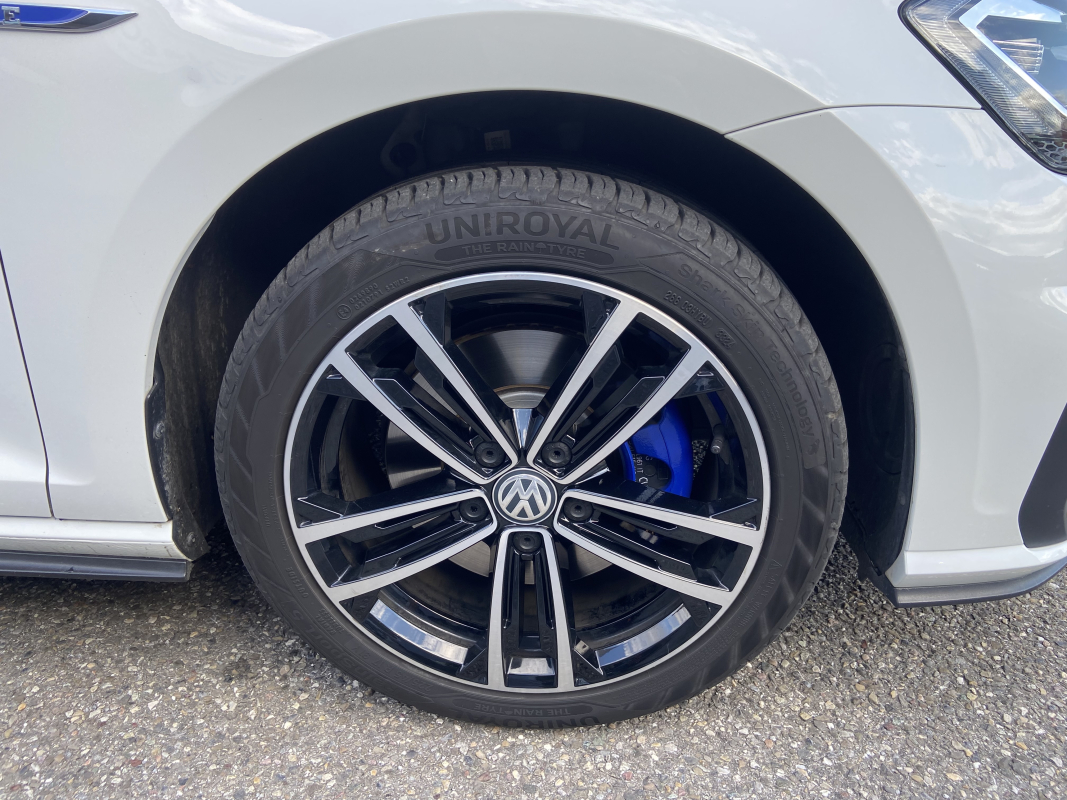Volkswagen Golf — 32