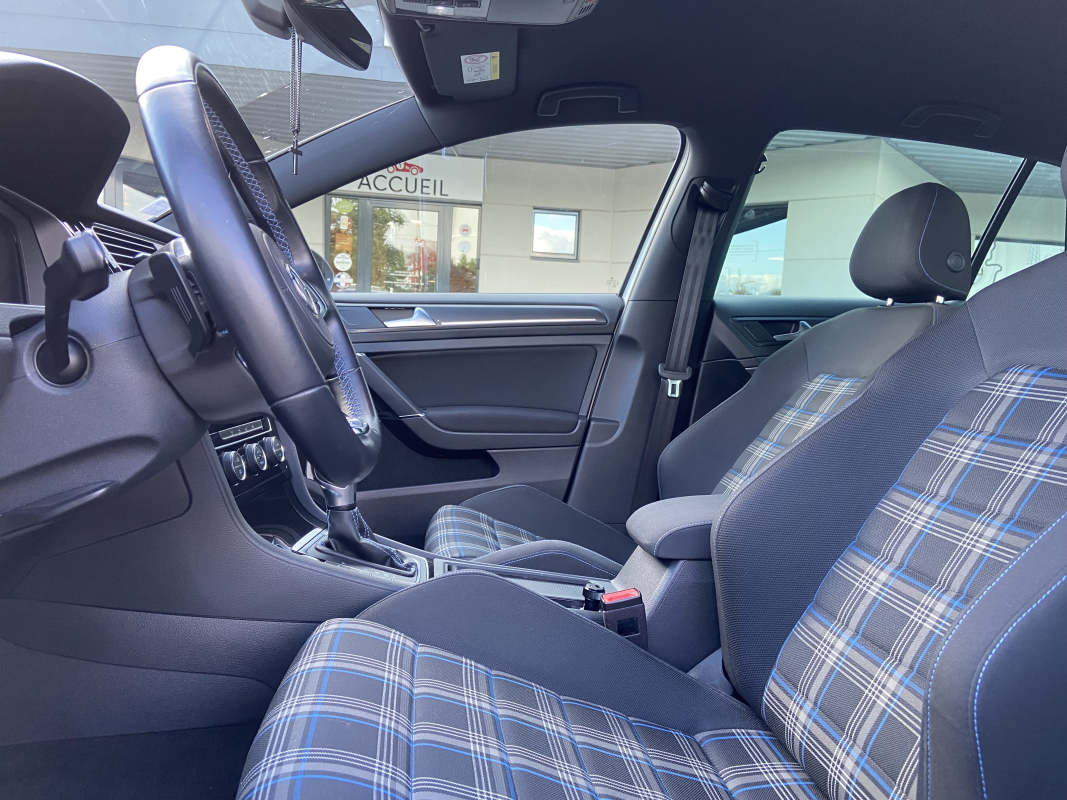 Volkswagen Golf — 18
