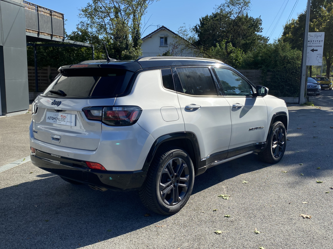 Jeep Compass — 12