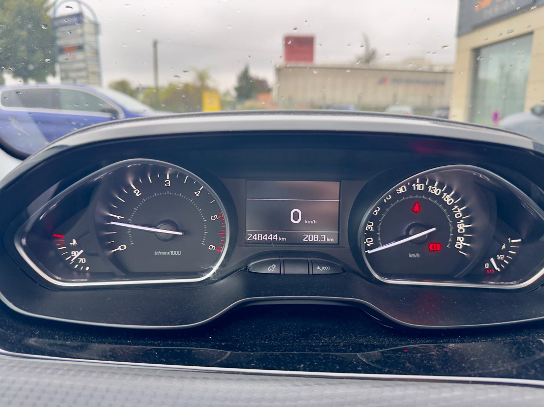 Peugeot 208 — 28