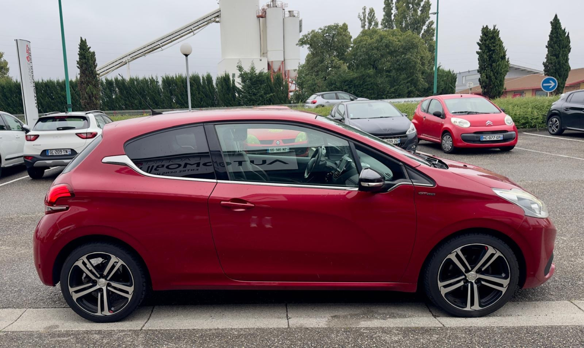 Peugeot 208 — 12