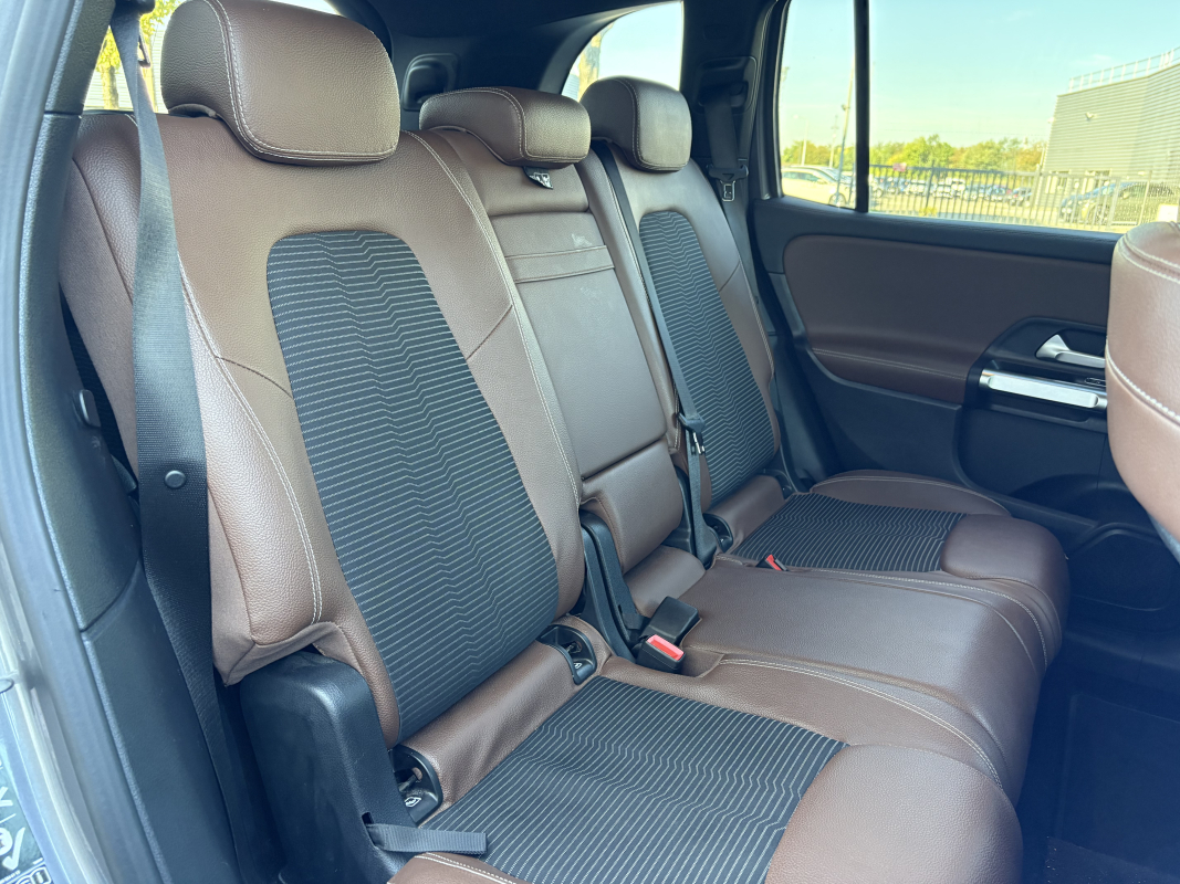 Mercedes GLB — 32