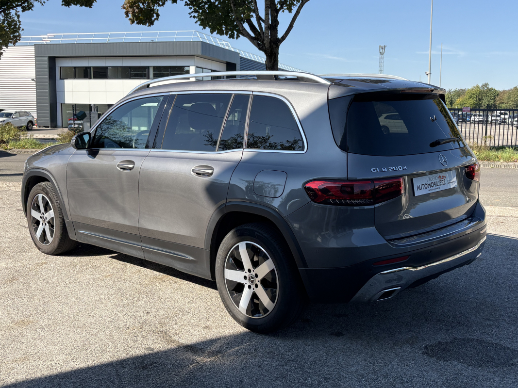 Mercedes GLB — 10