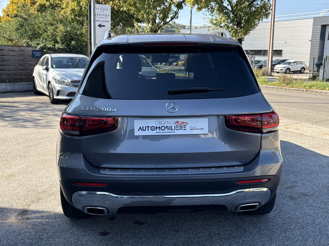 Mercedes GLB — 12