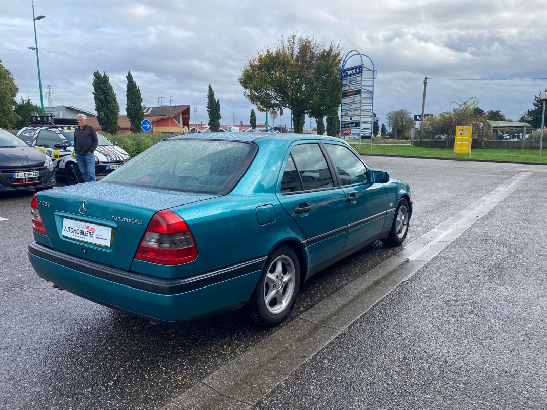 Mercedes 250 — 10