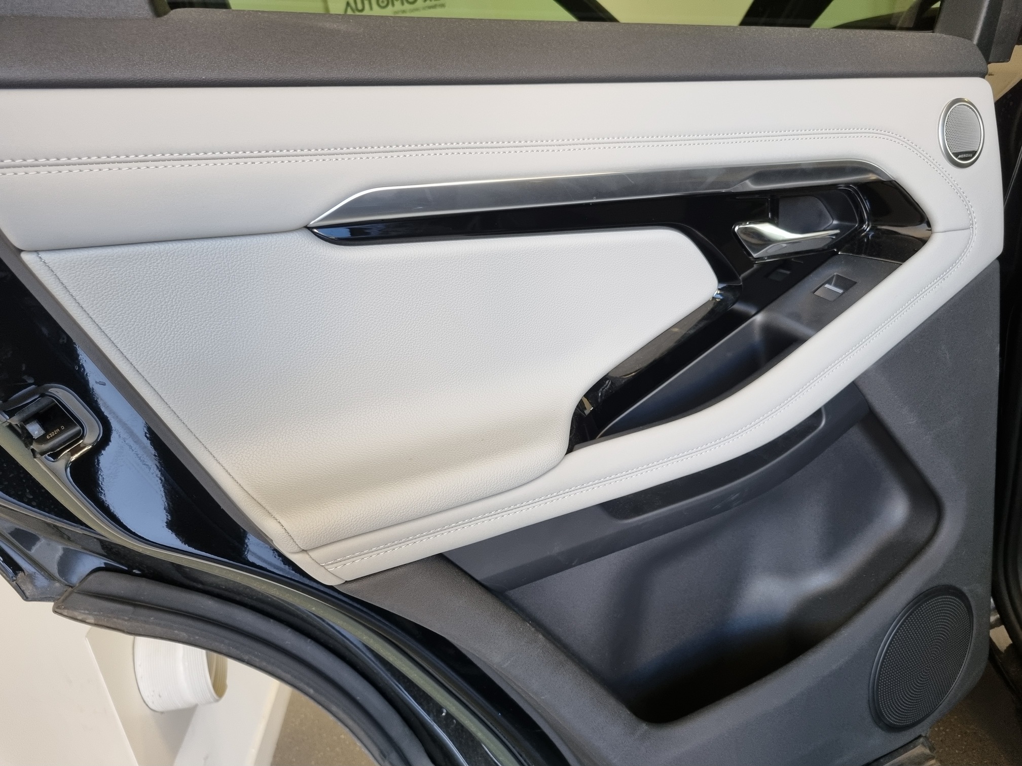 Land Rover EVOQUE — 31