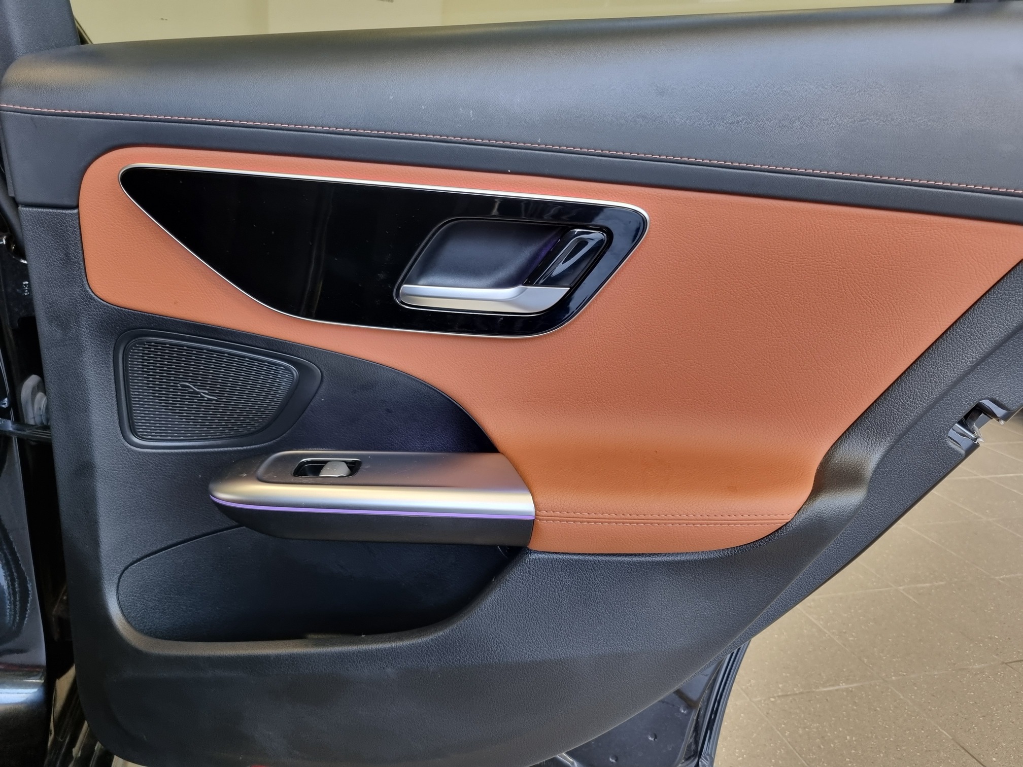 MERCEDES BENZ C 200D — 33