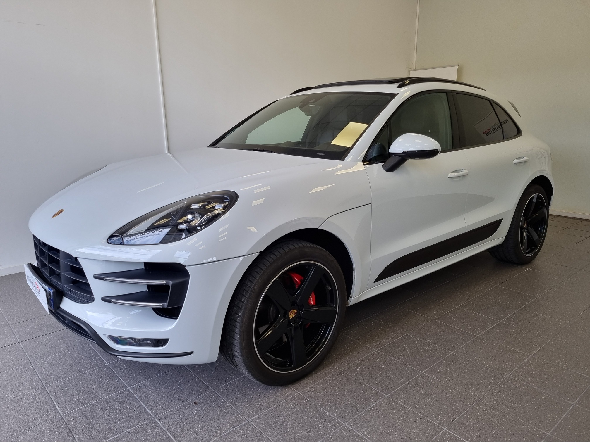 Porsche Macan — 2