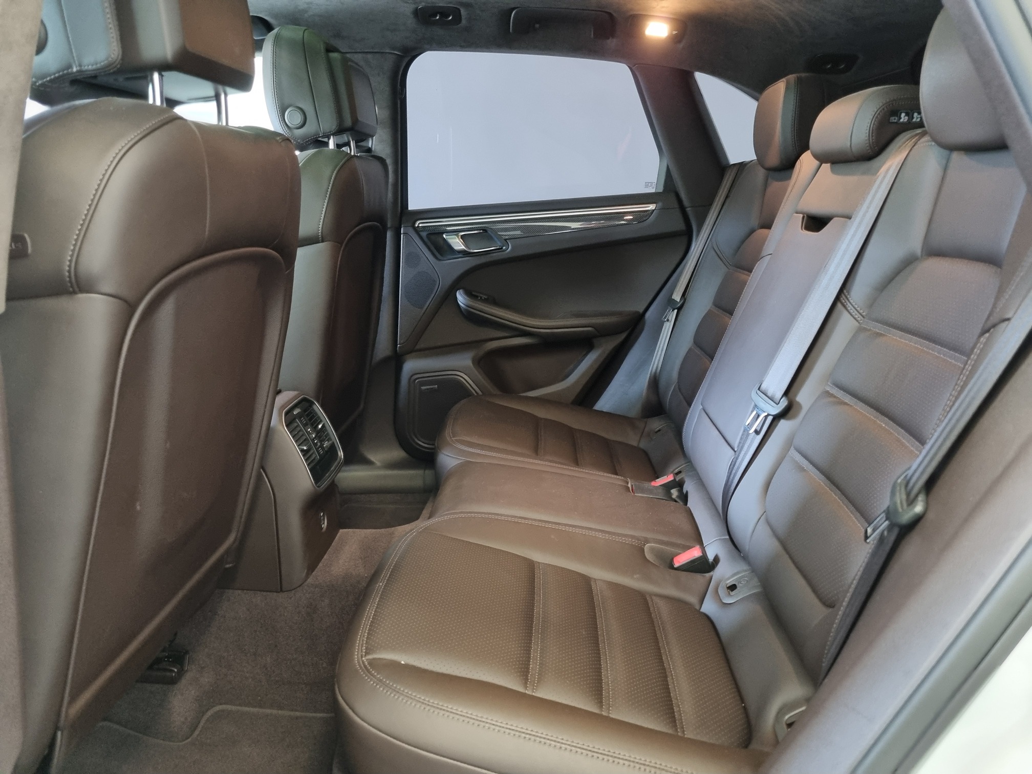 Porsche Macan — 23