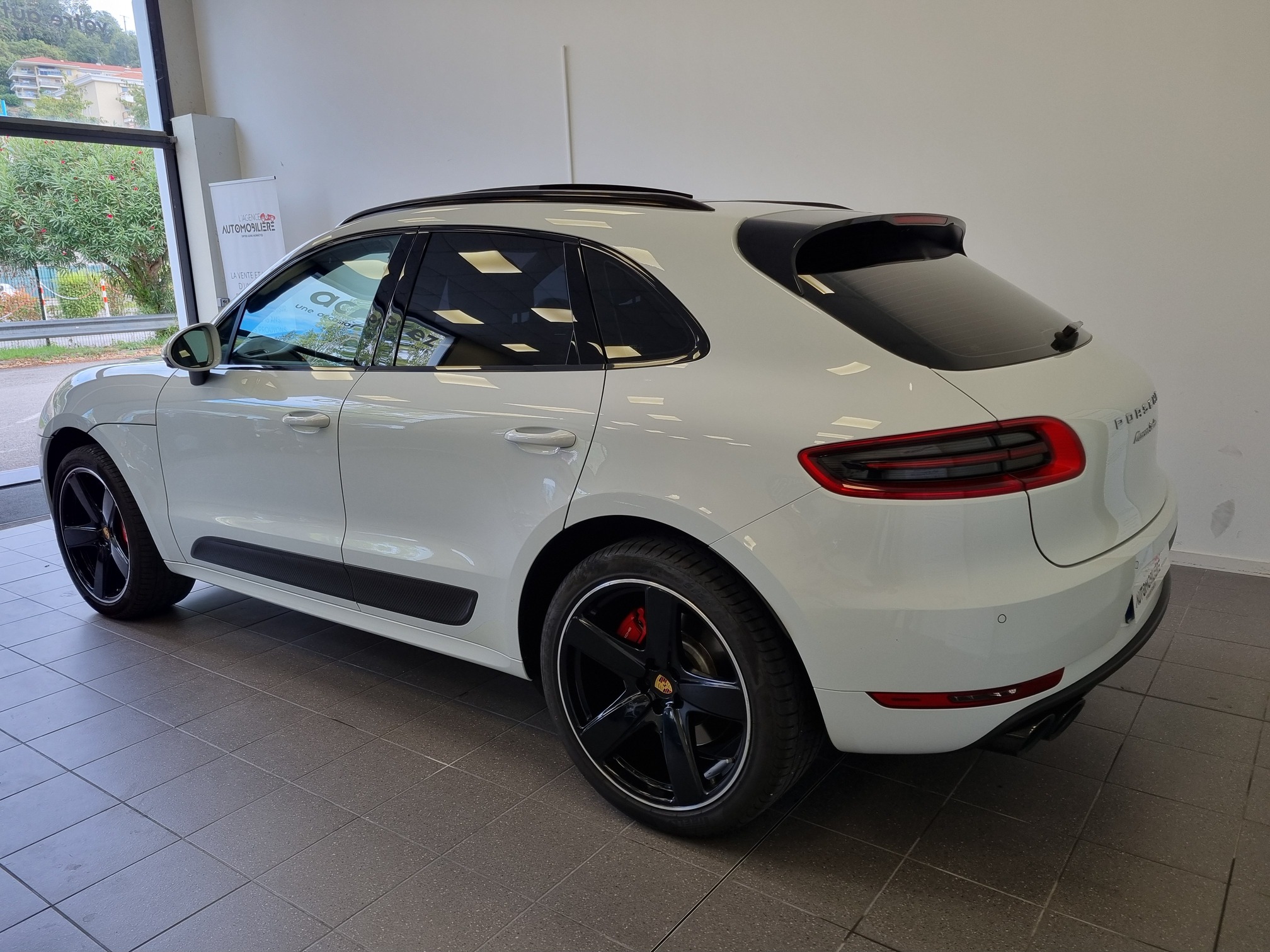 Porsche Macan — 4