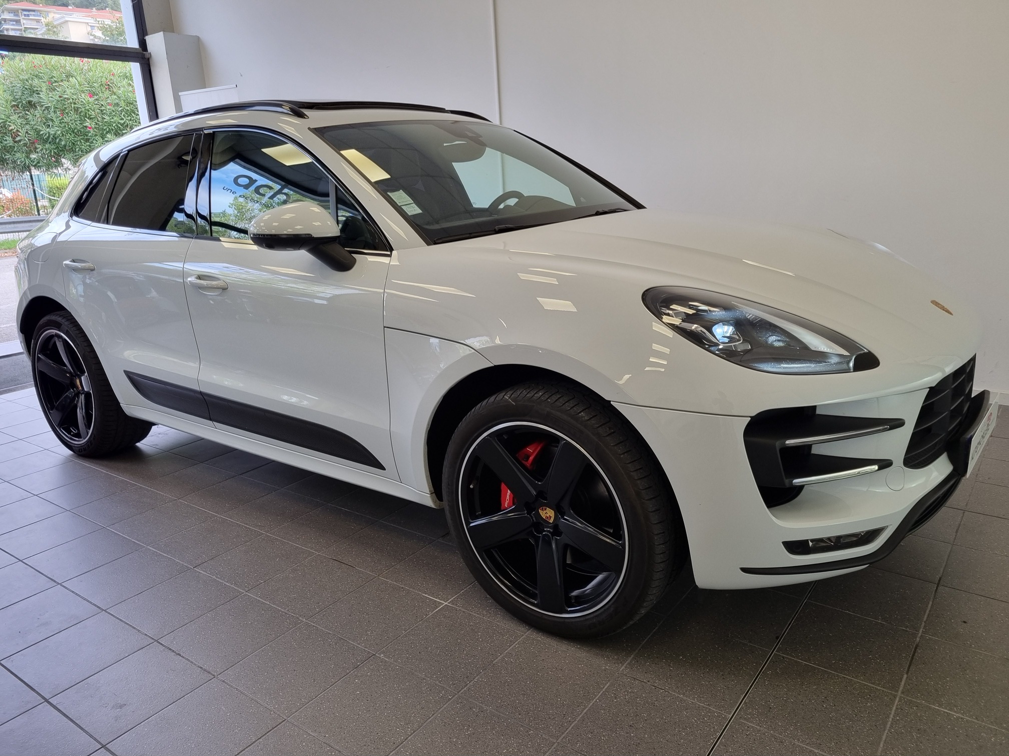 Porsche Macan — 8
