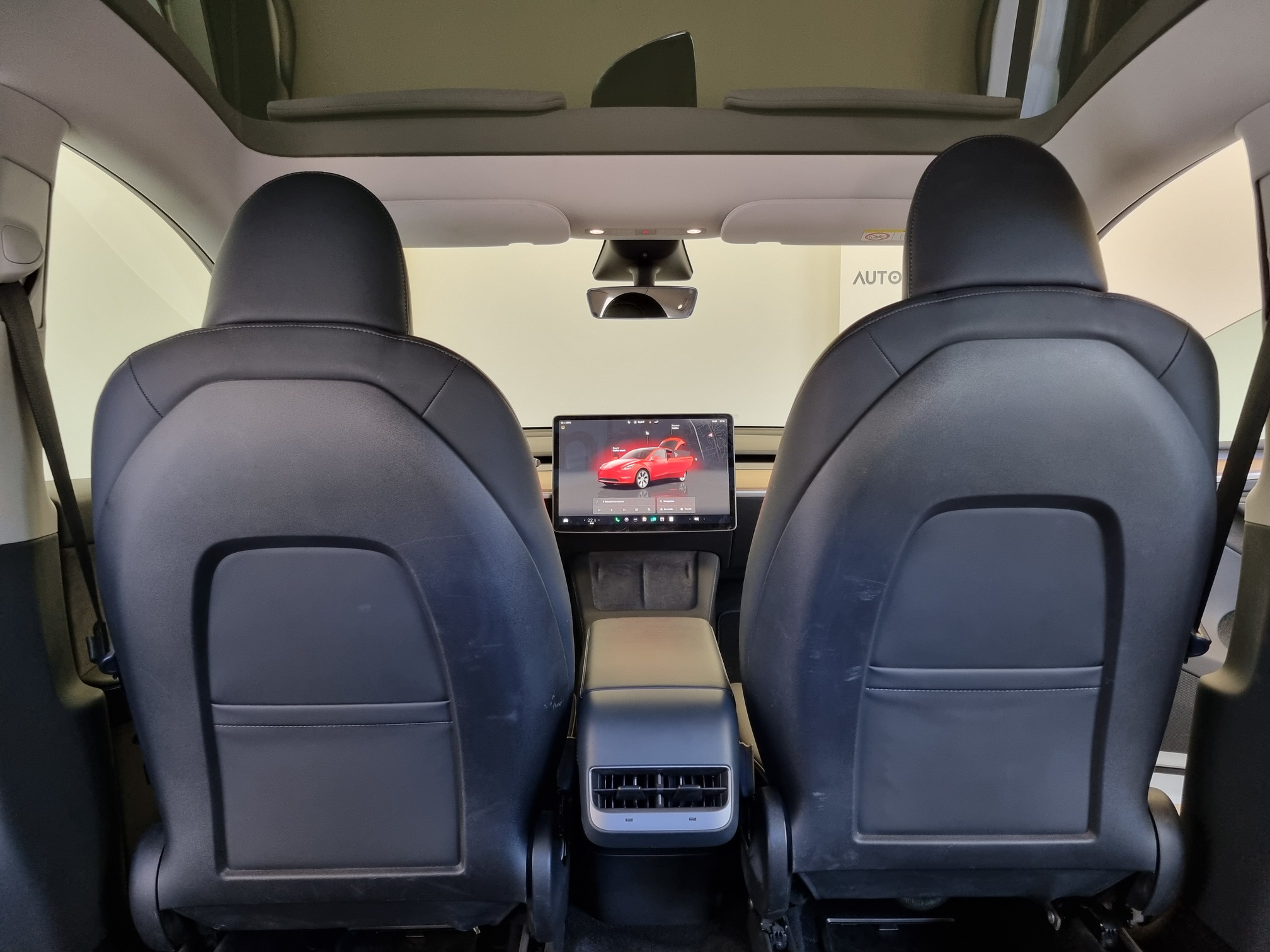 Tesla Model Y — 16