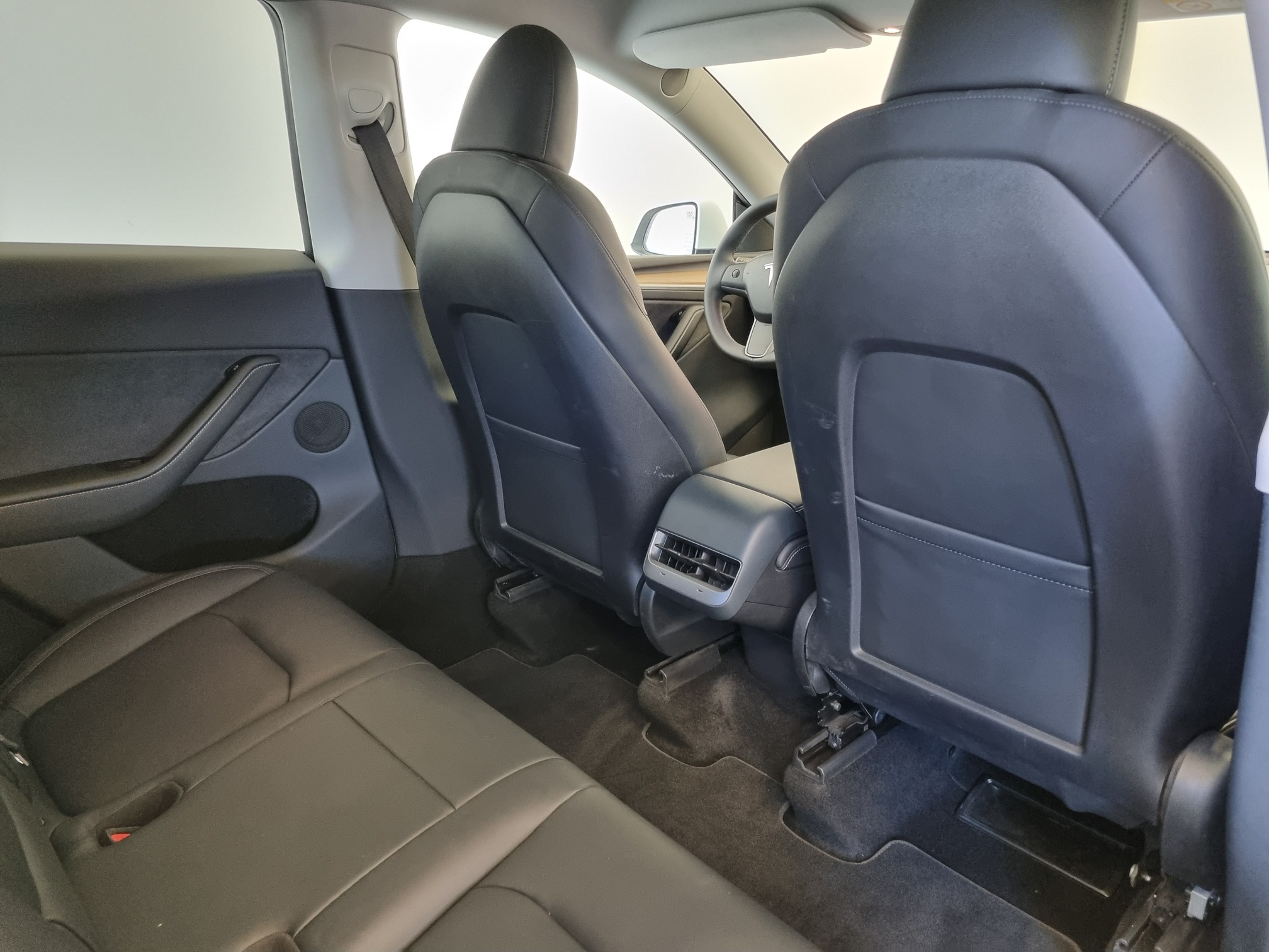 Tesla Model Y — 18