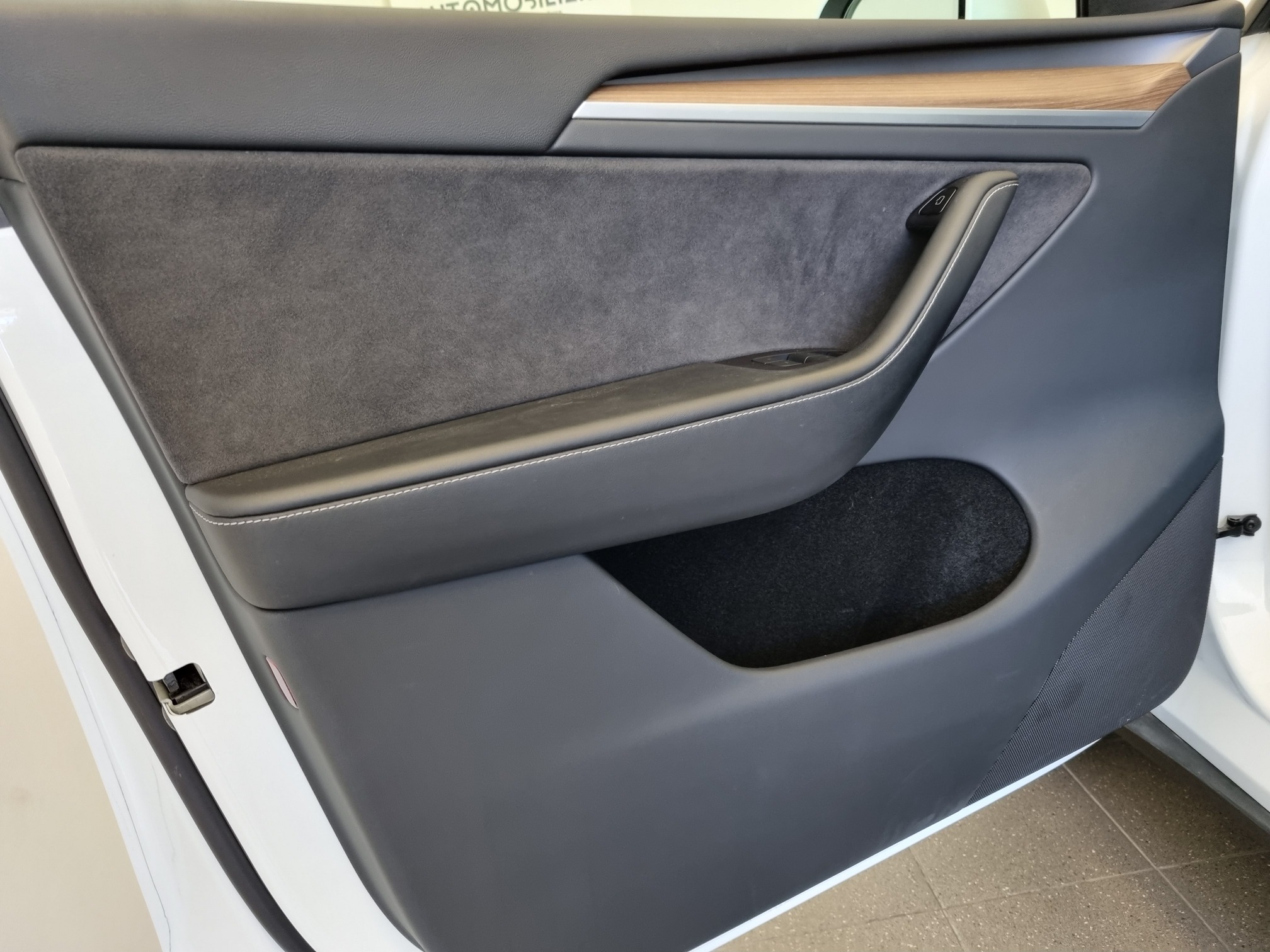 Tesla Model Y — 24