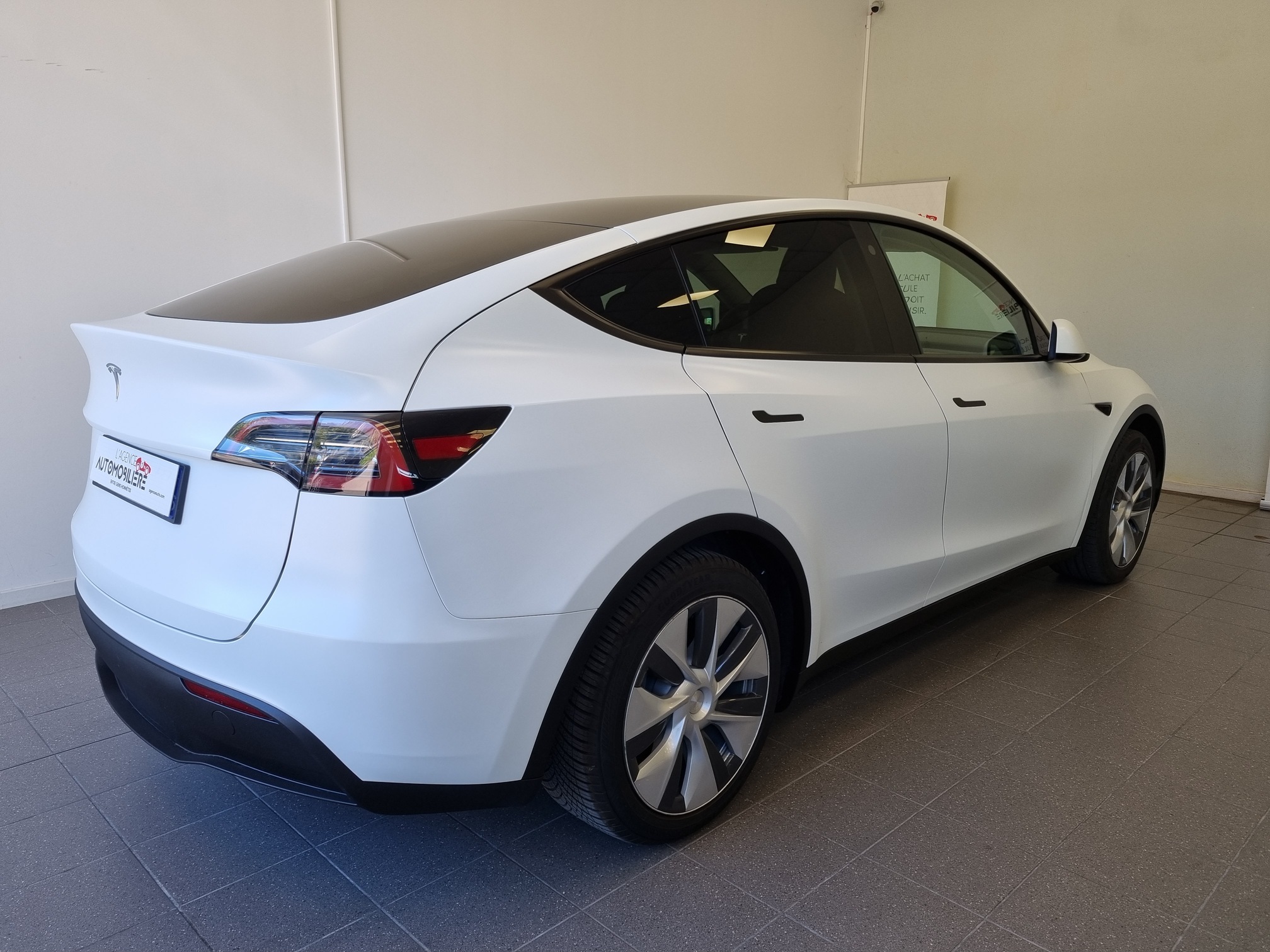Tesla Model Y — 6