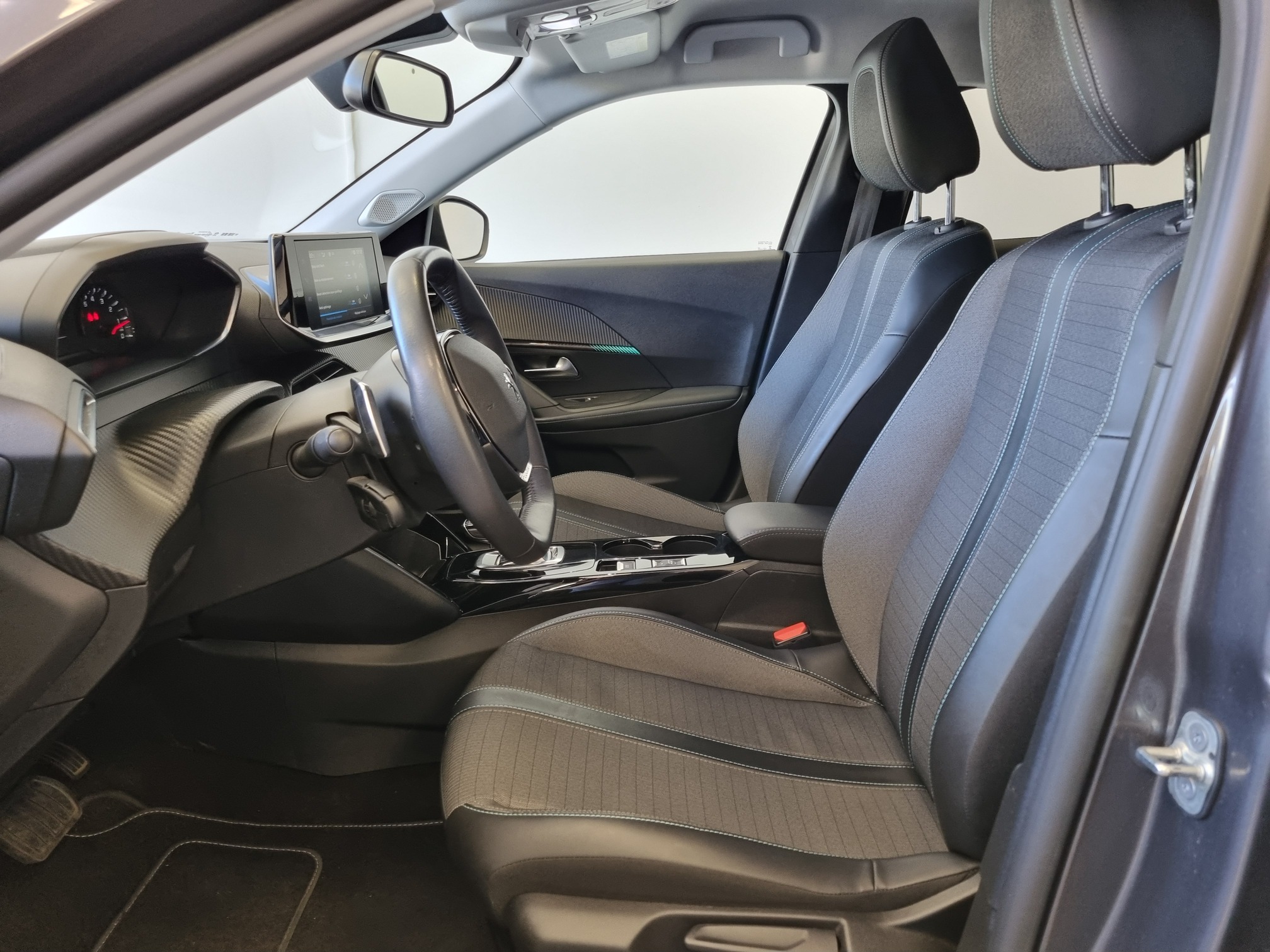 Peugeot 2008 — 11