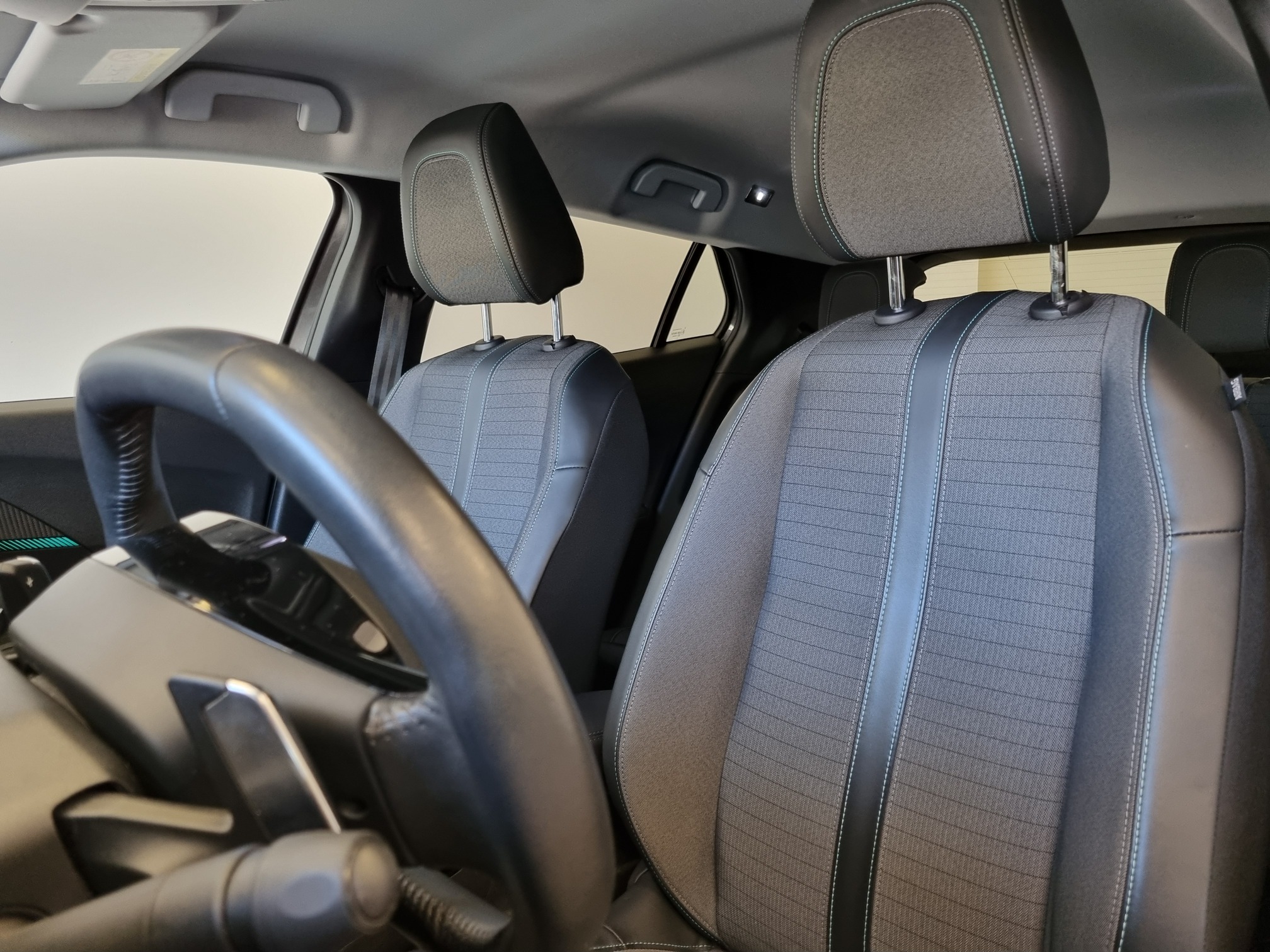 Peugeot 2008 — 12