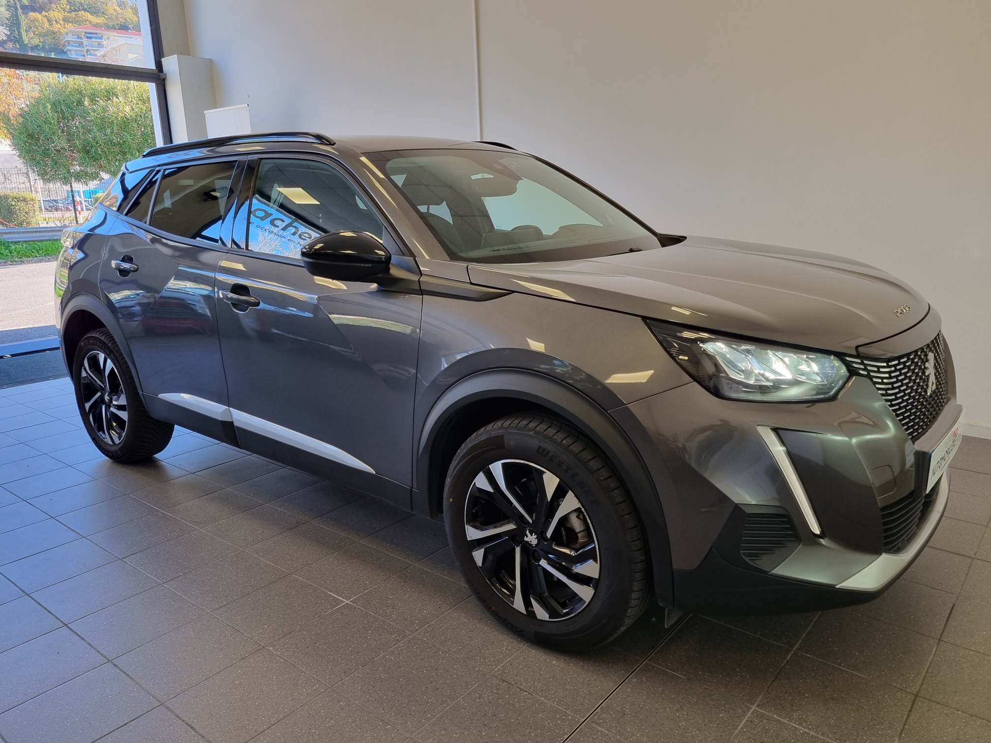 Peugeot 2008 — 8