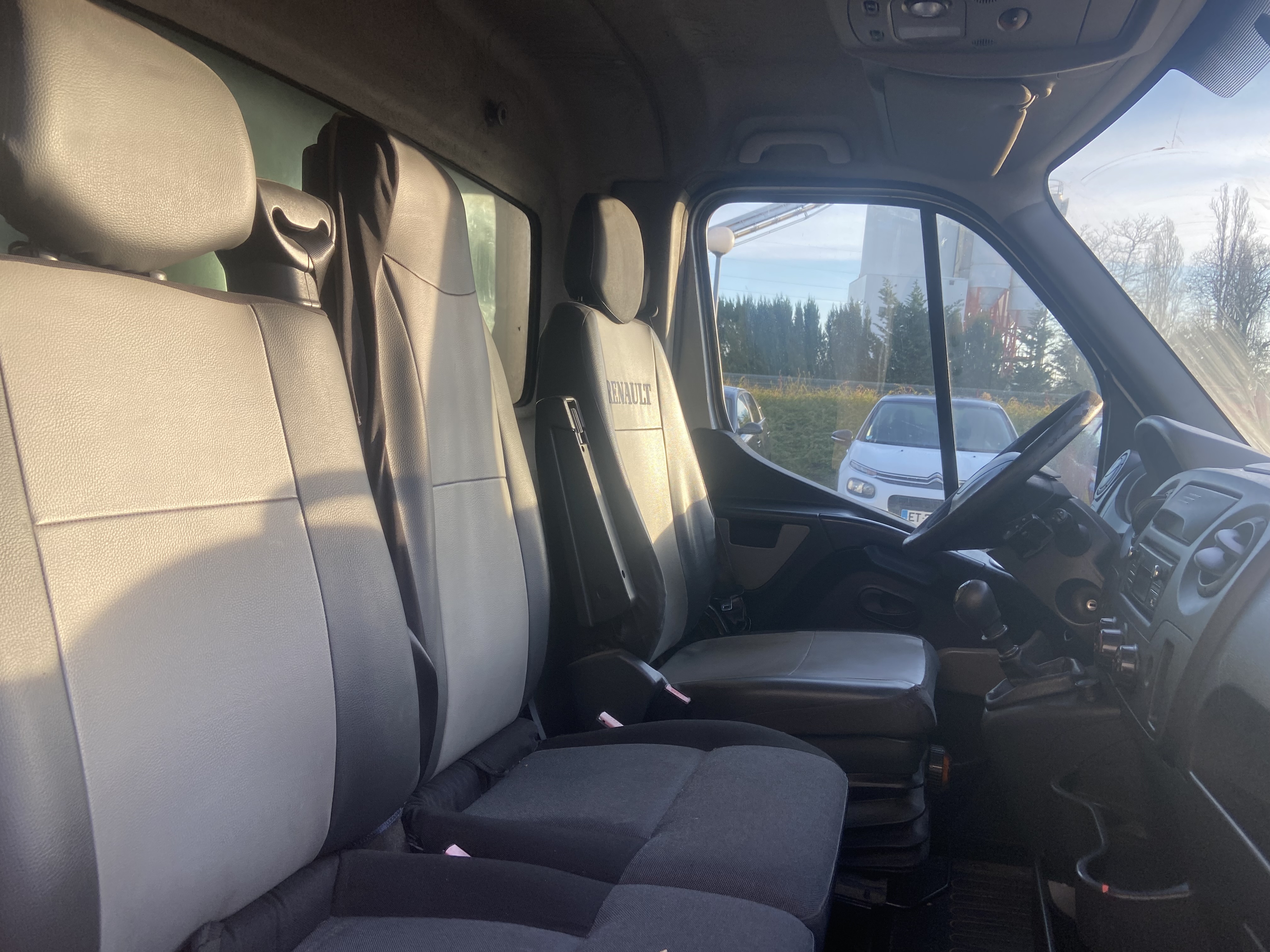 Renault Master — 9