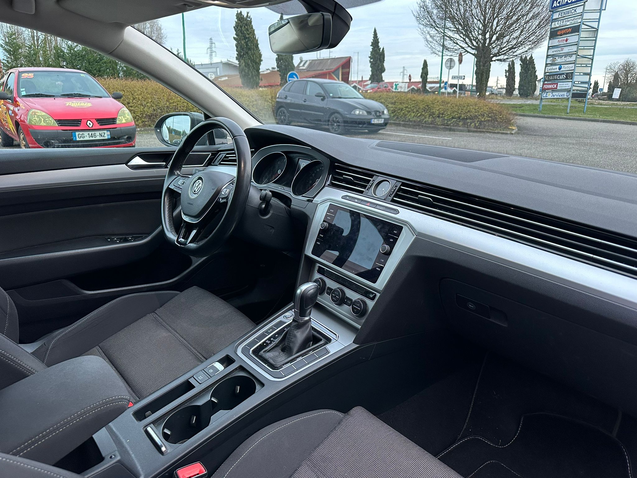 Volkswagen Passat — 12