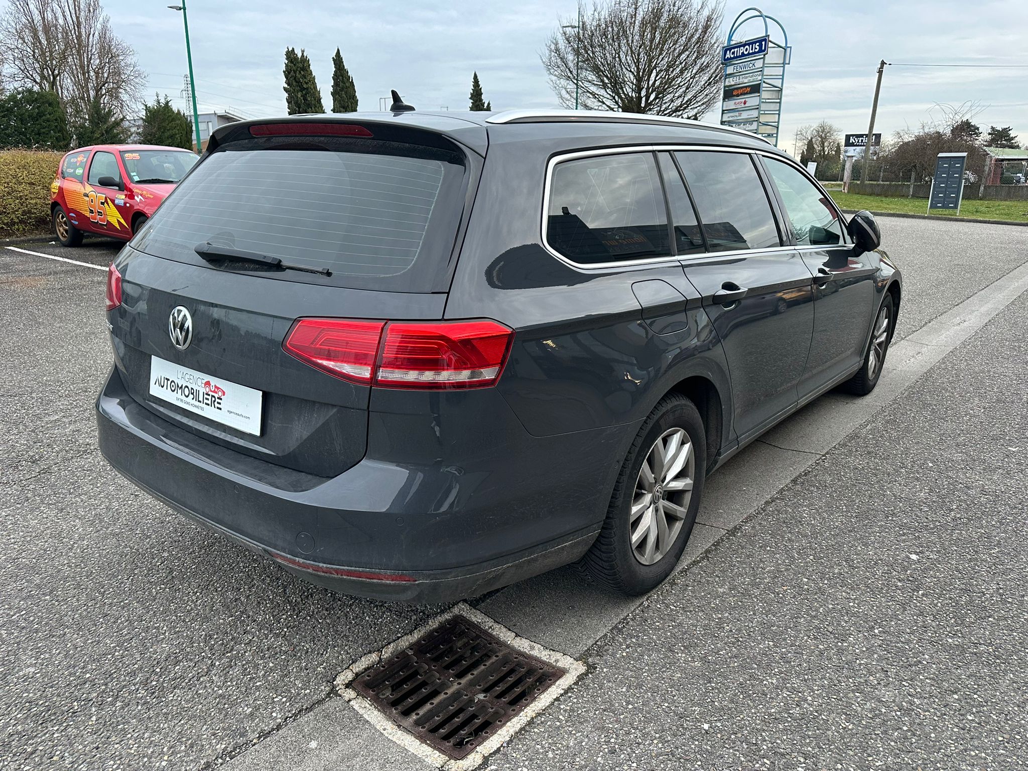 Volkswagen Passat — 5