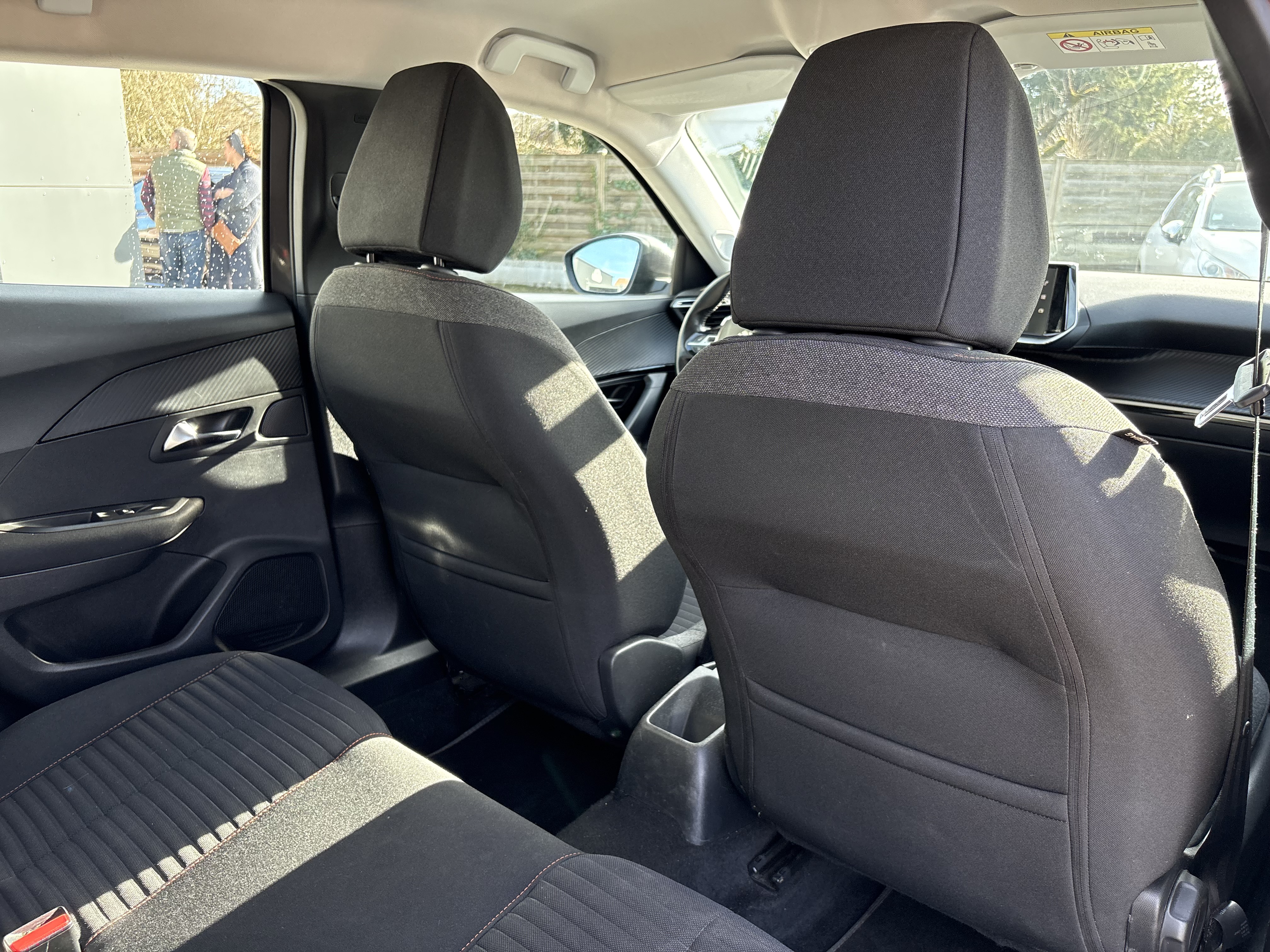 Peugeot 2008 — 17