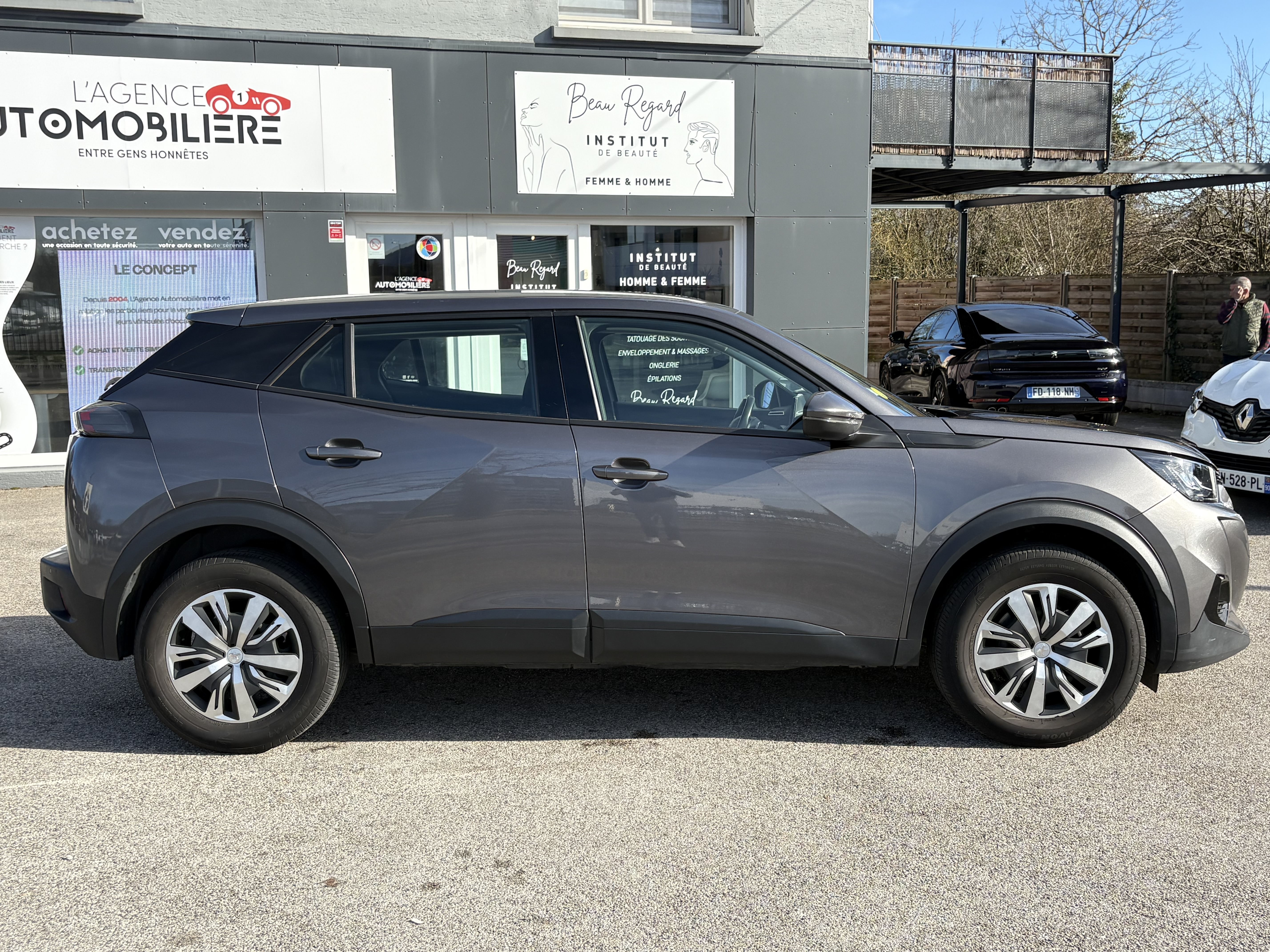 Peugeot 2008 — 8