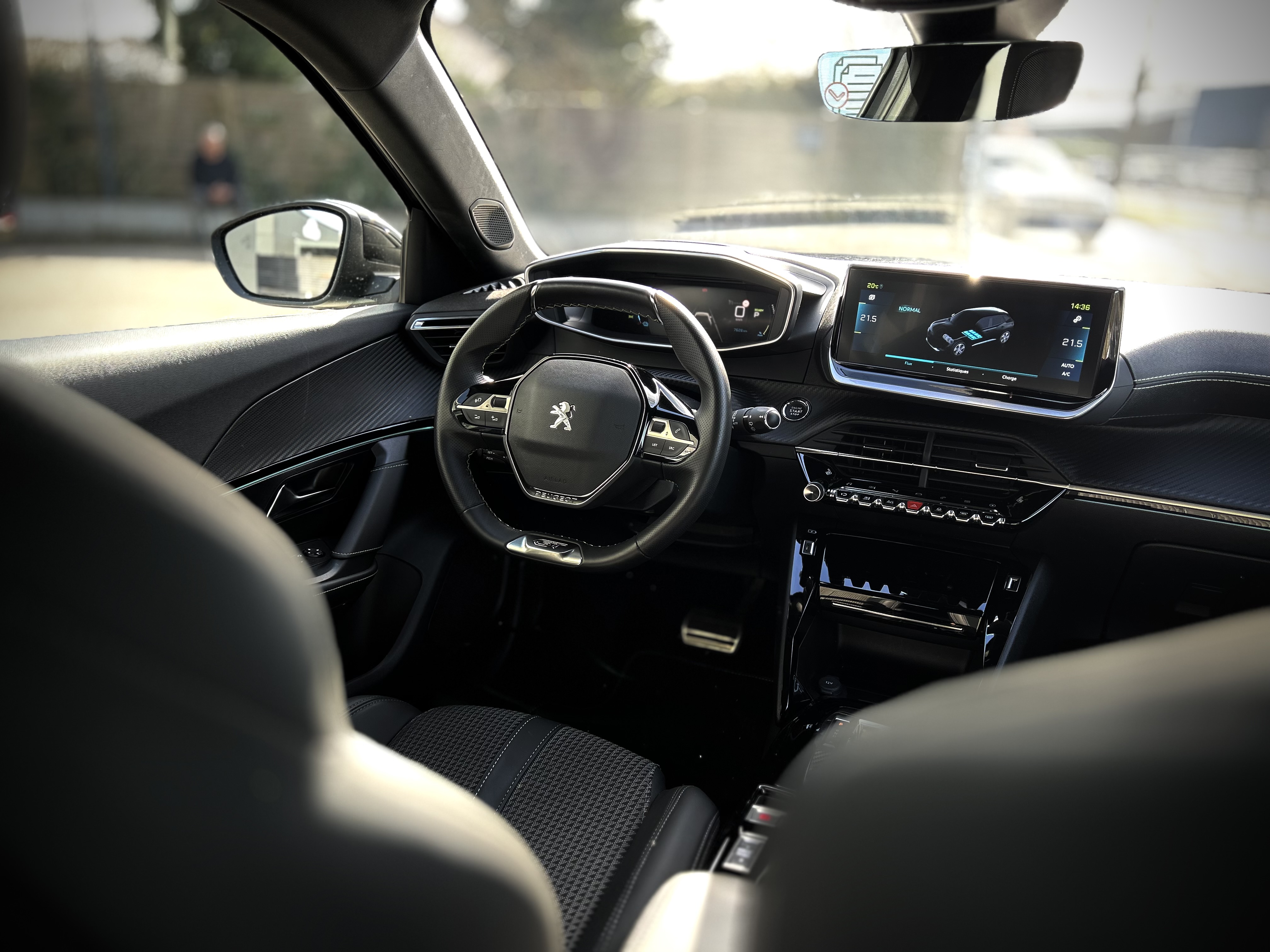 Peugeot 2008 — 16