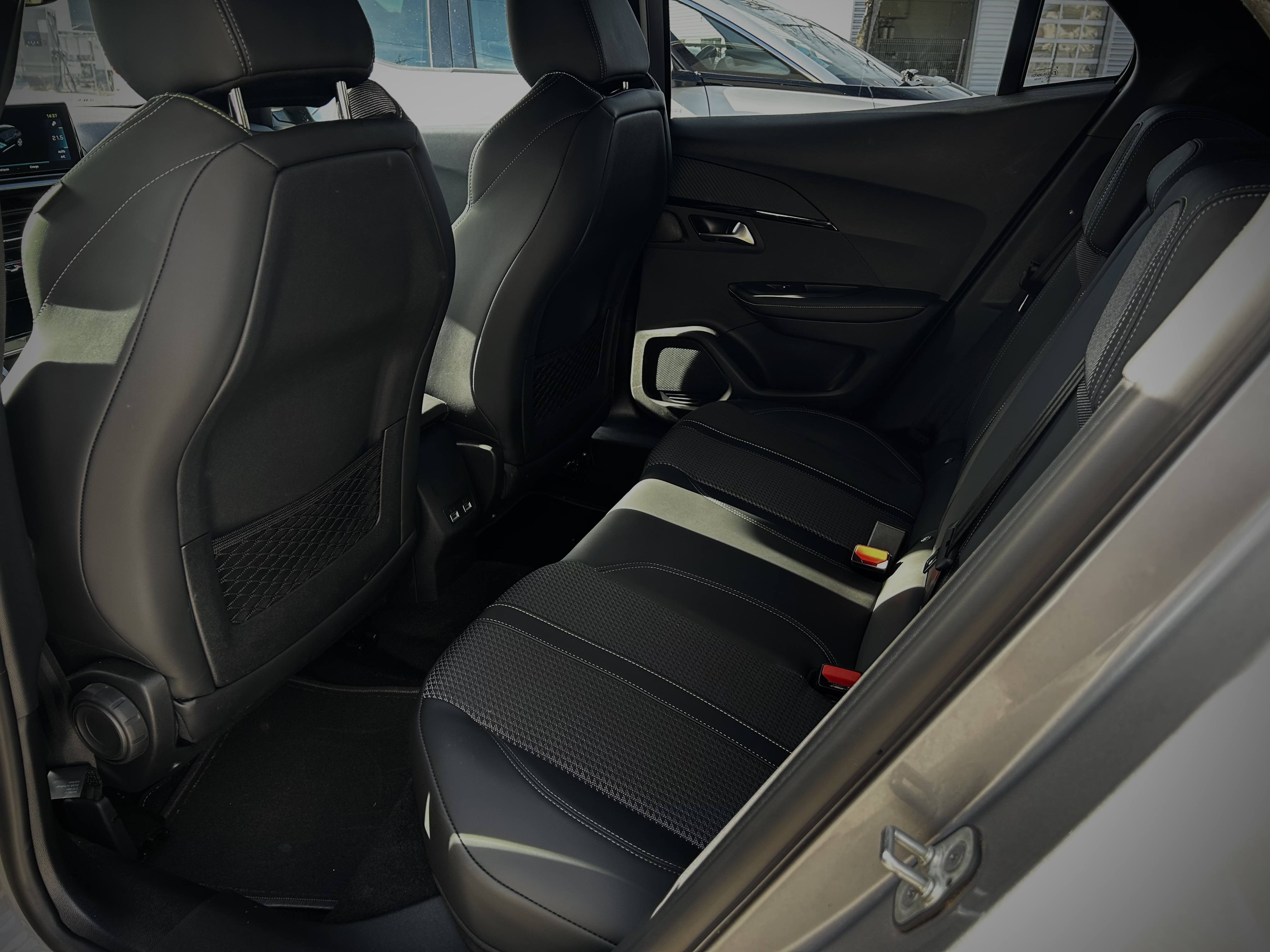 Peugeot 2008 — 18
