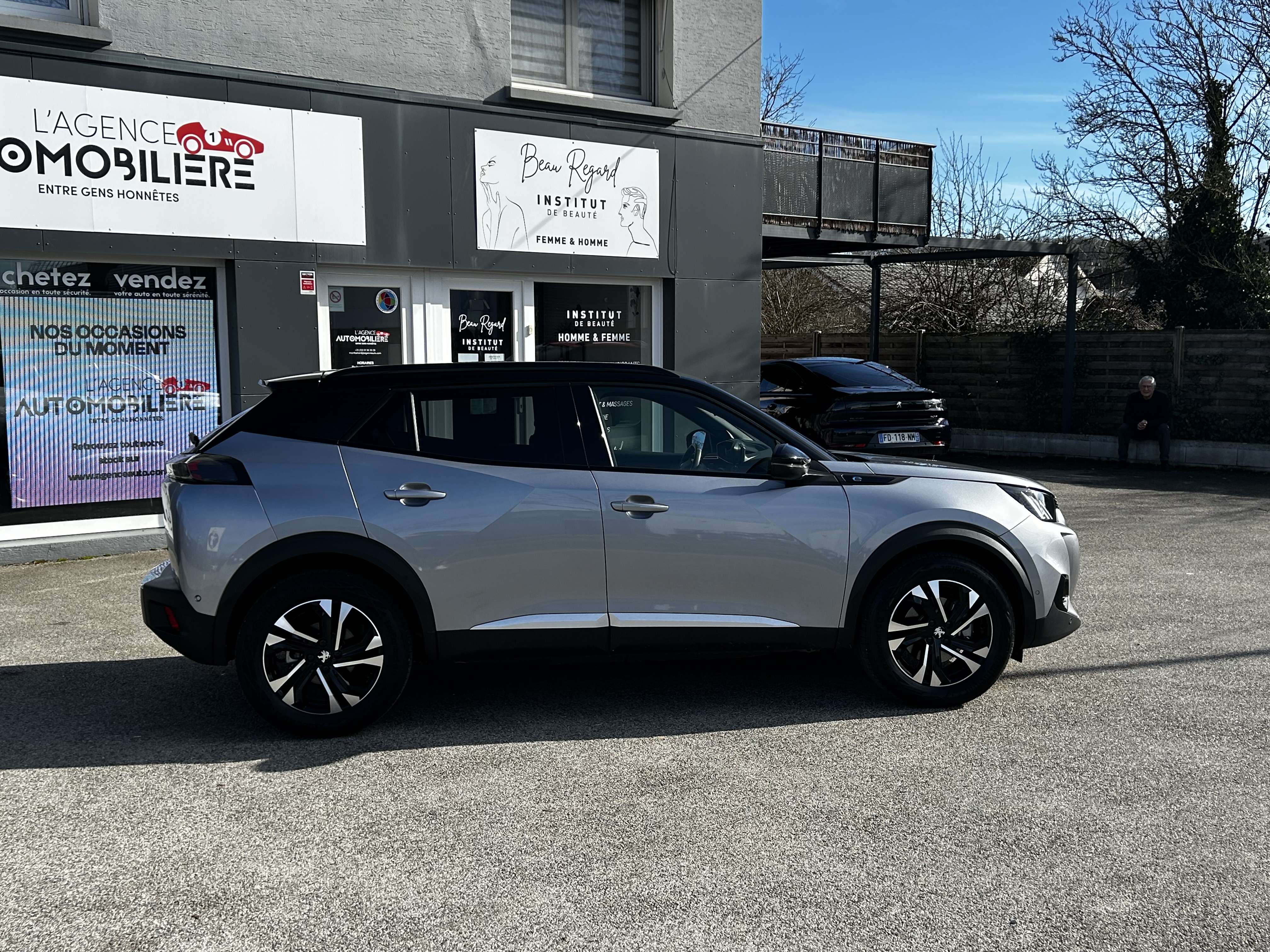 Peugeot 2008 — 8