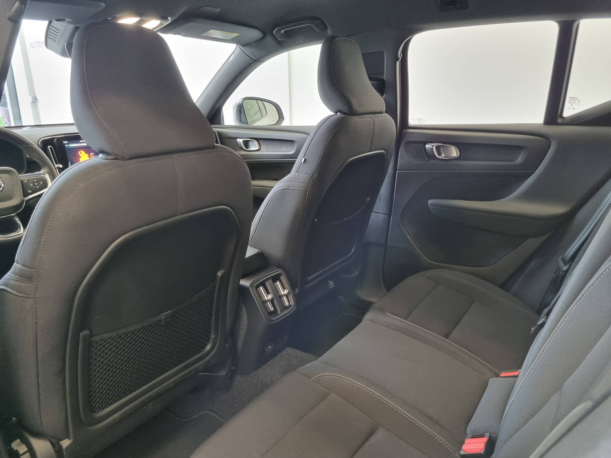 Volvo VOLVO XC40 — 11