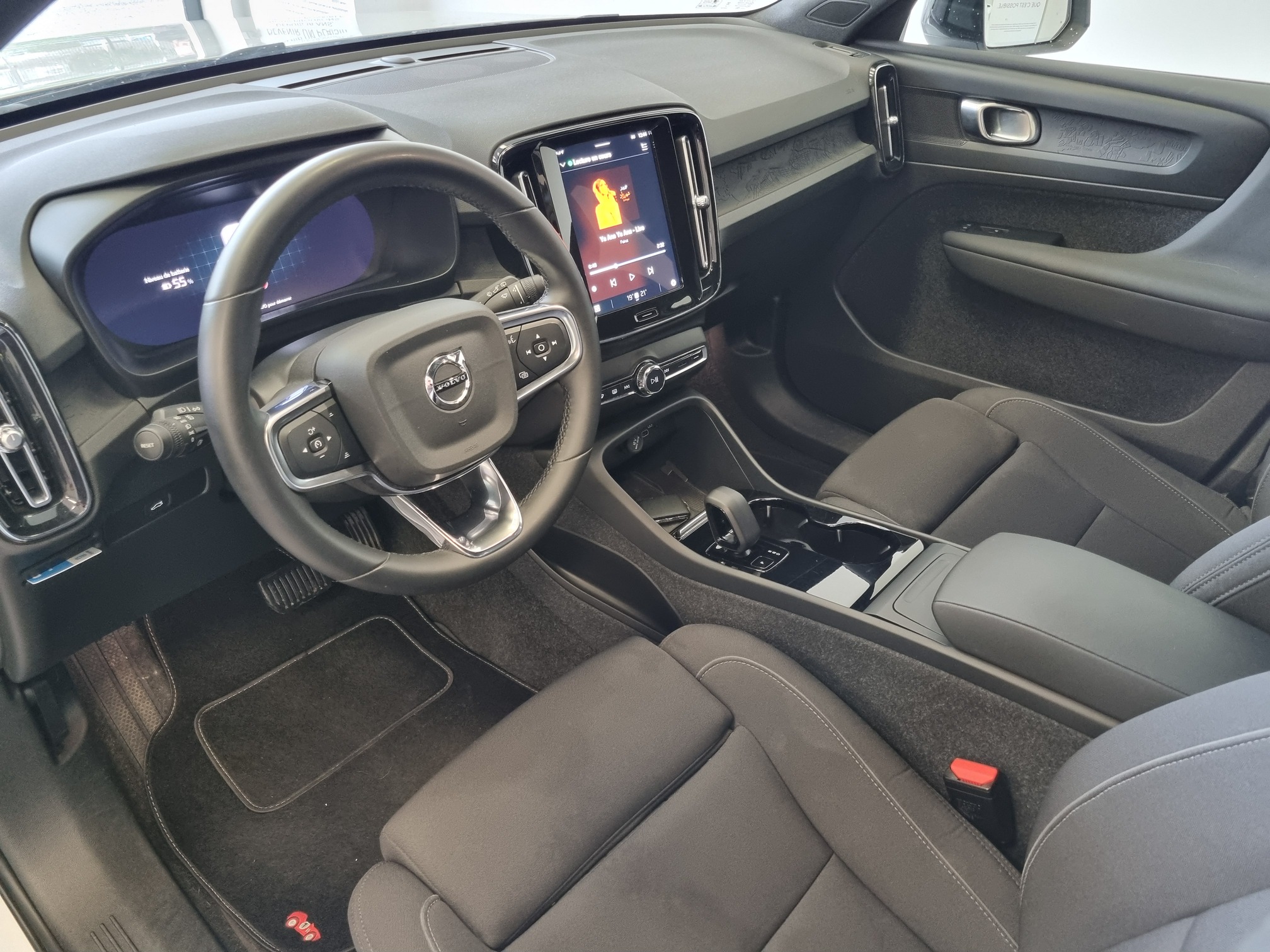 Volvo VOLVO XC40 — 28