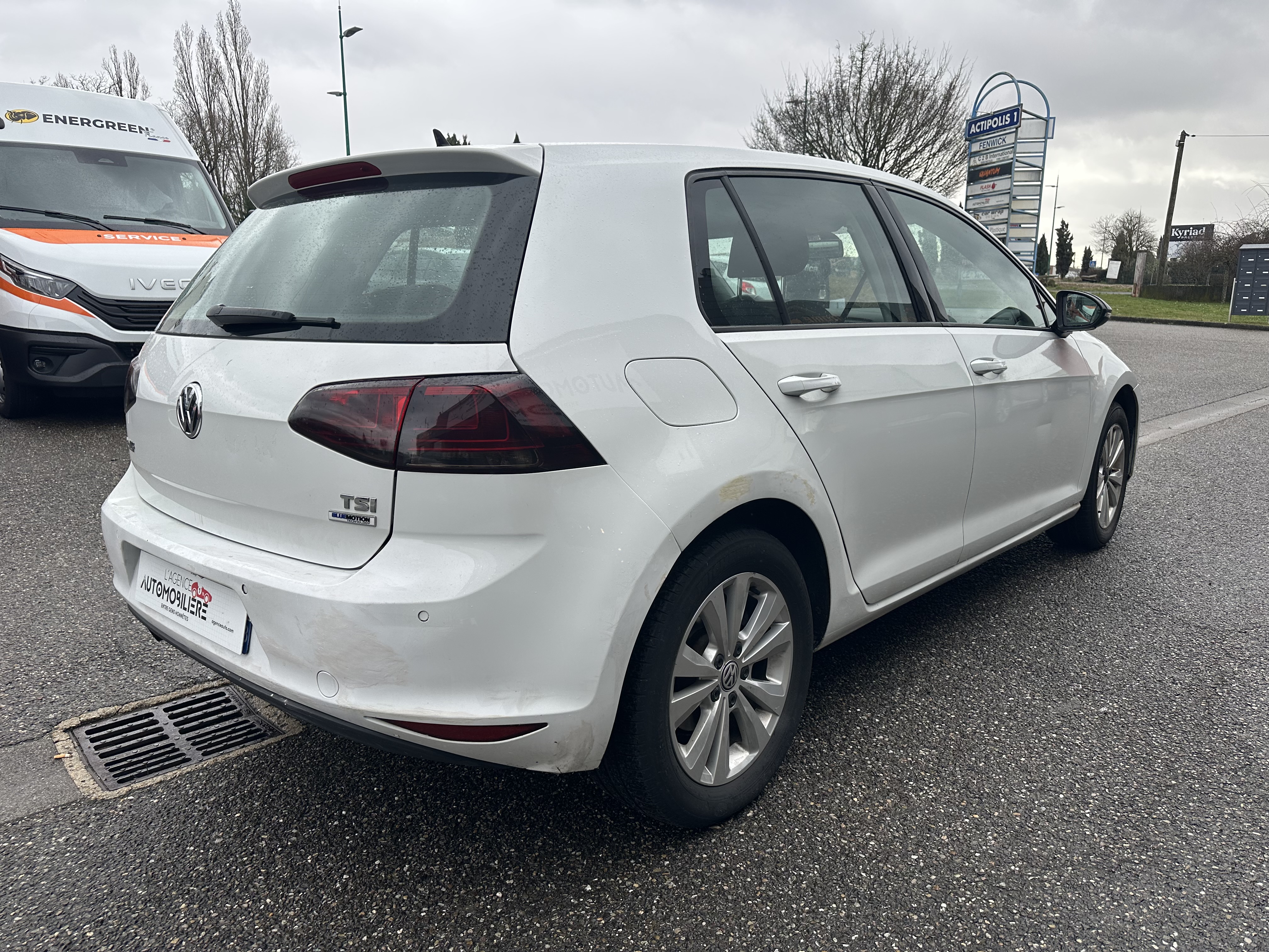 Volkswagen Golf — 5