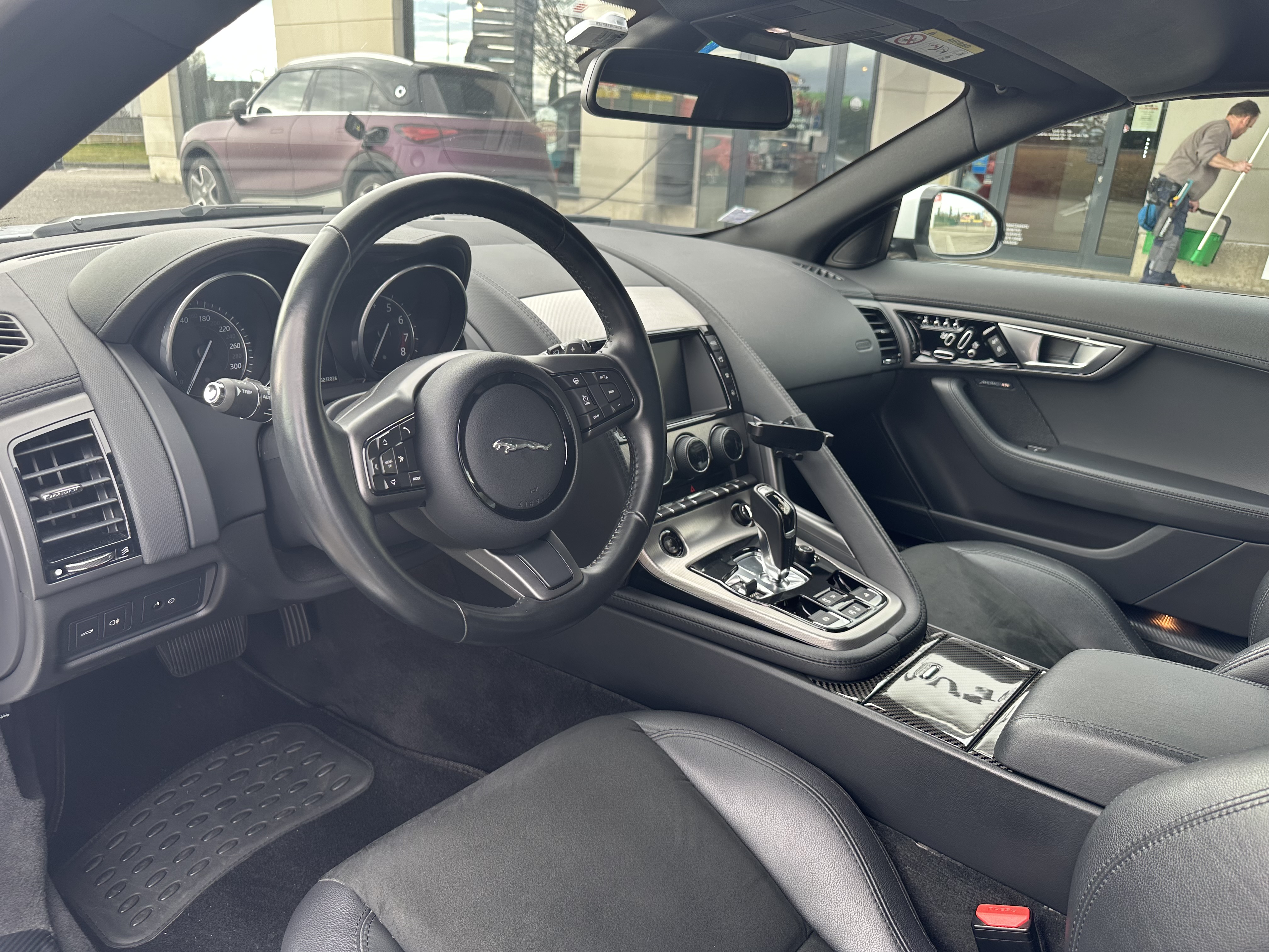 Jaguar F-Type — 8