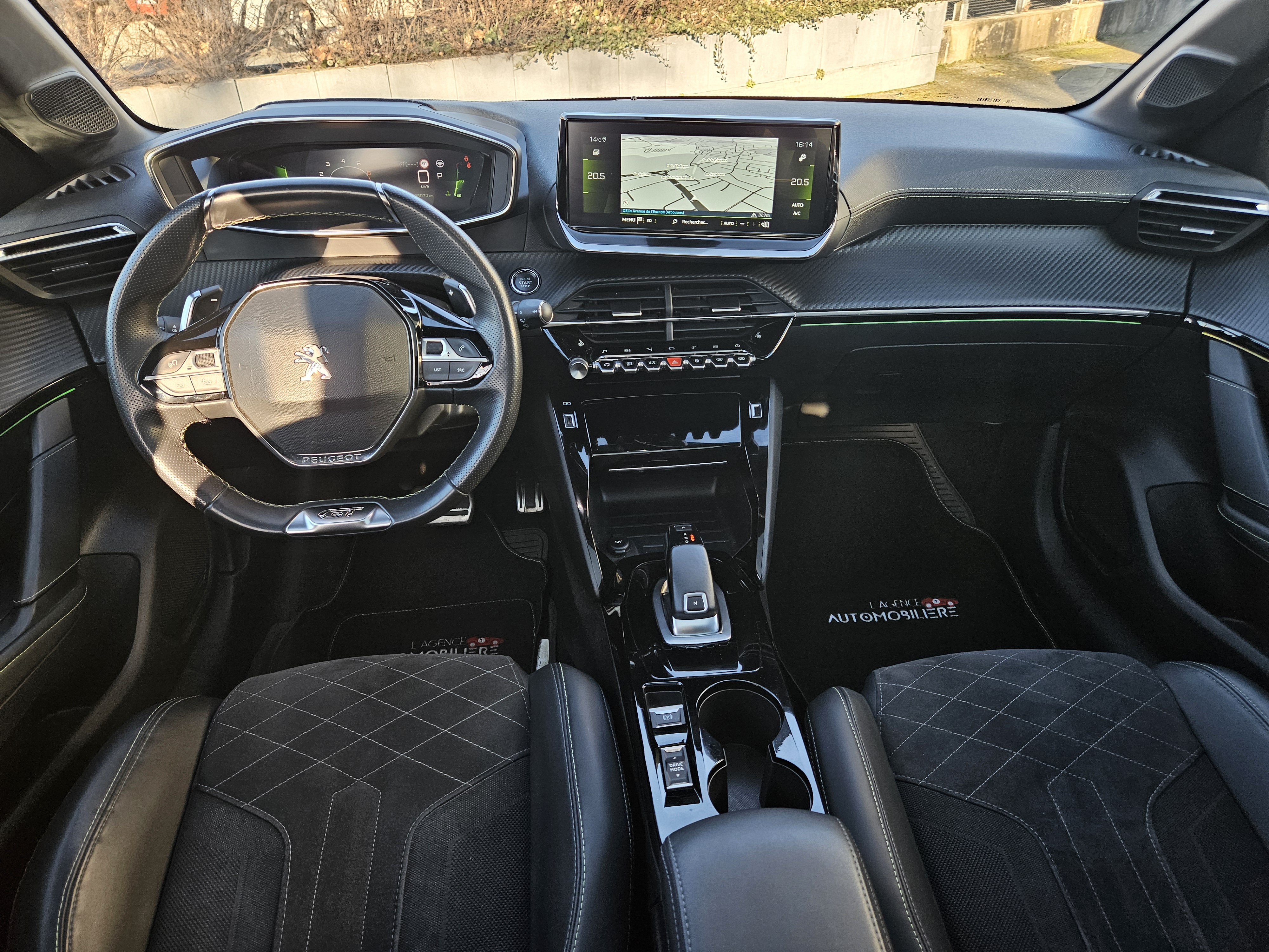 Peugeot 208 — 11