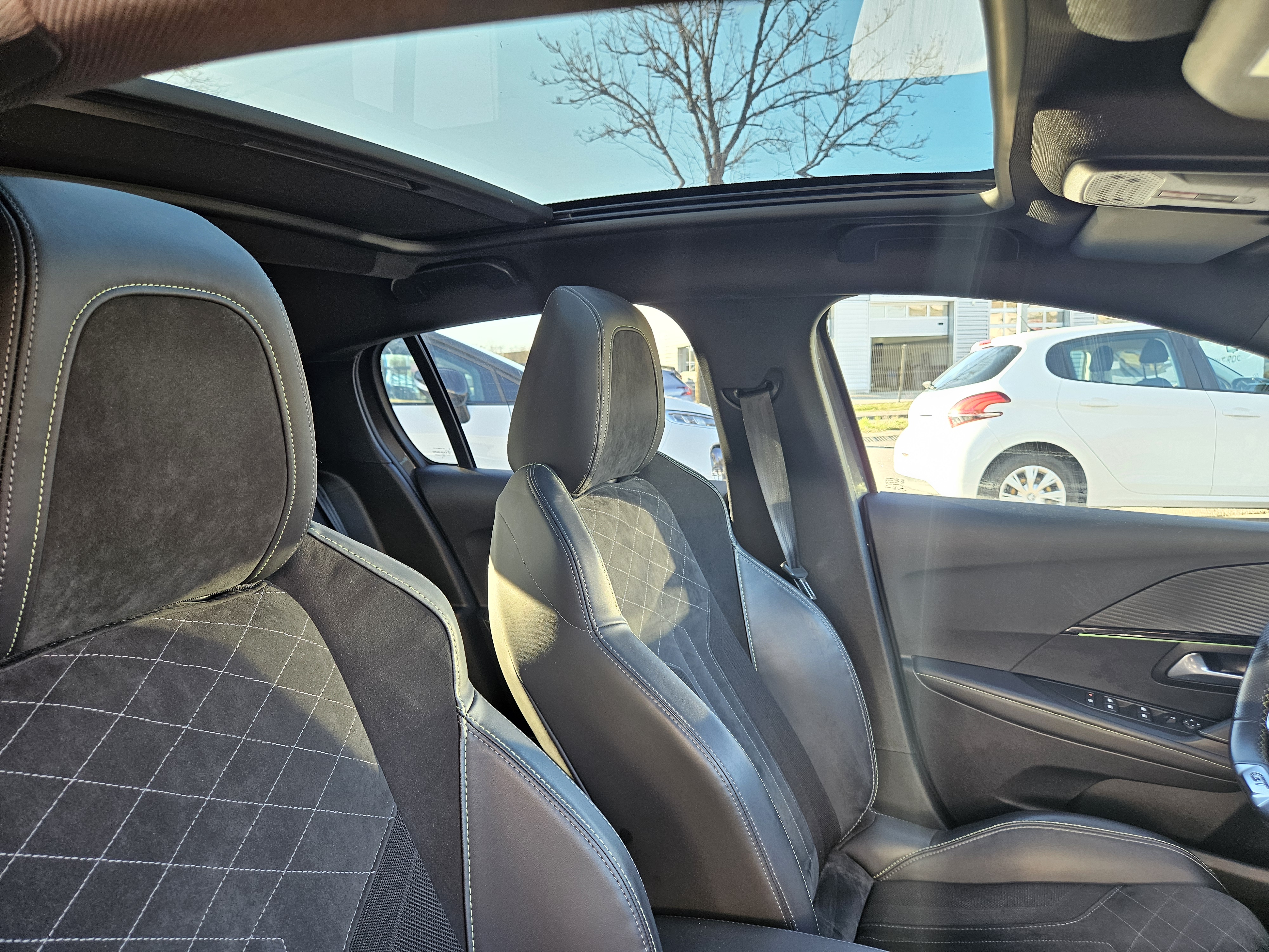 Peugeot 208 — 13