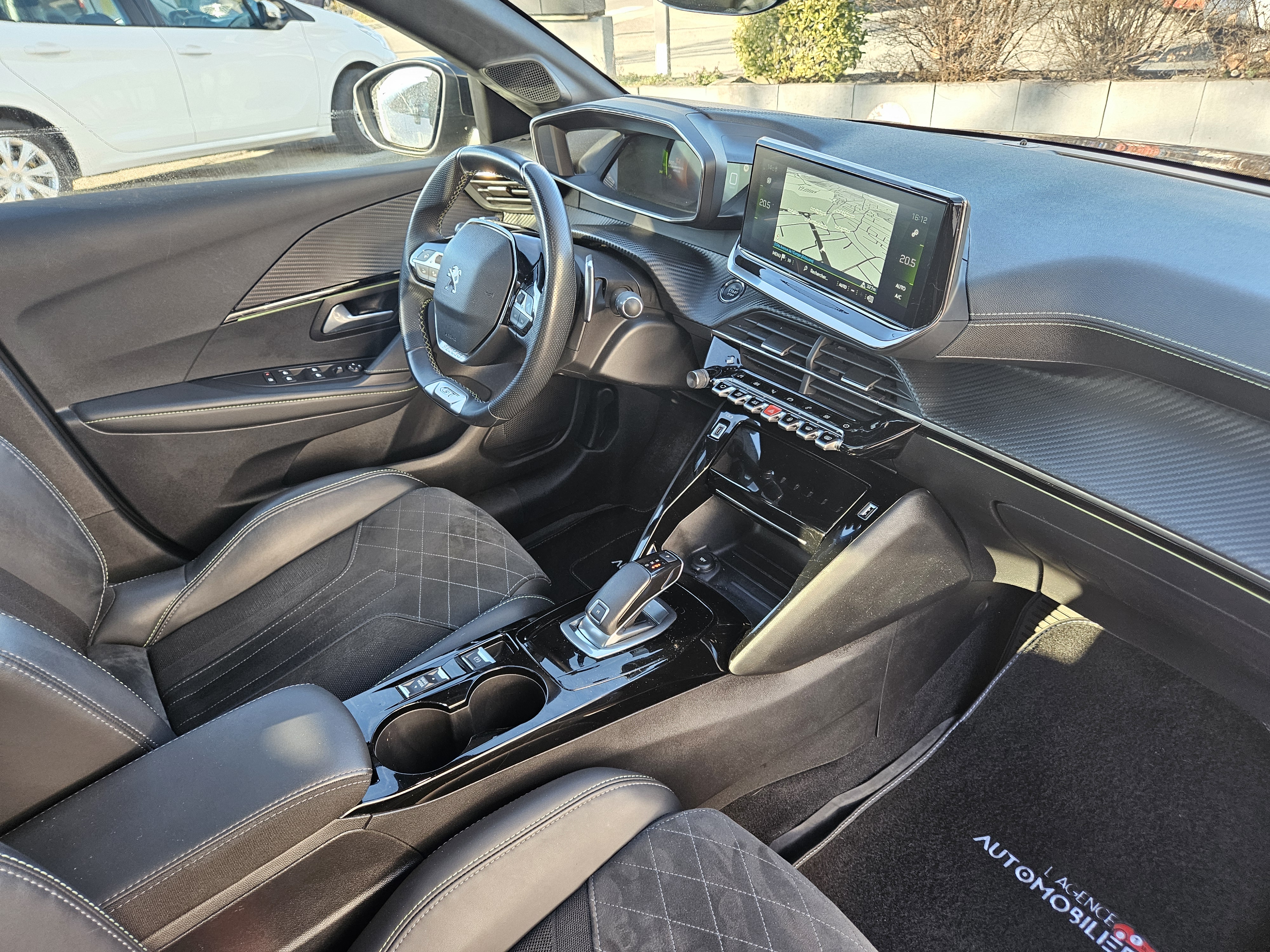 Peugeot 208 — 14