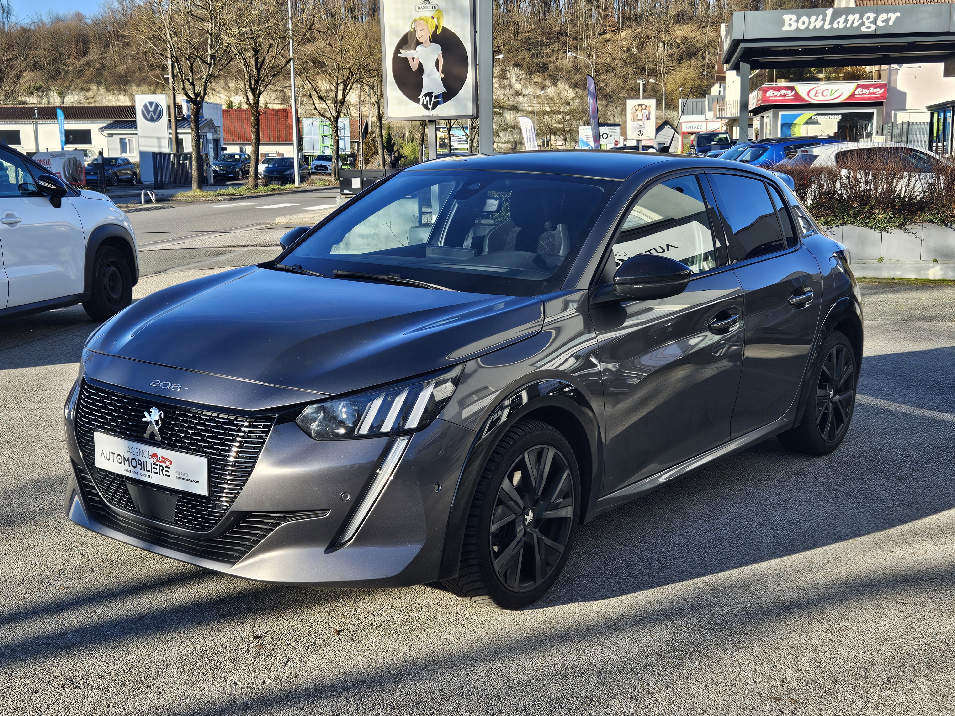 Peugeot 208 — 3