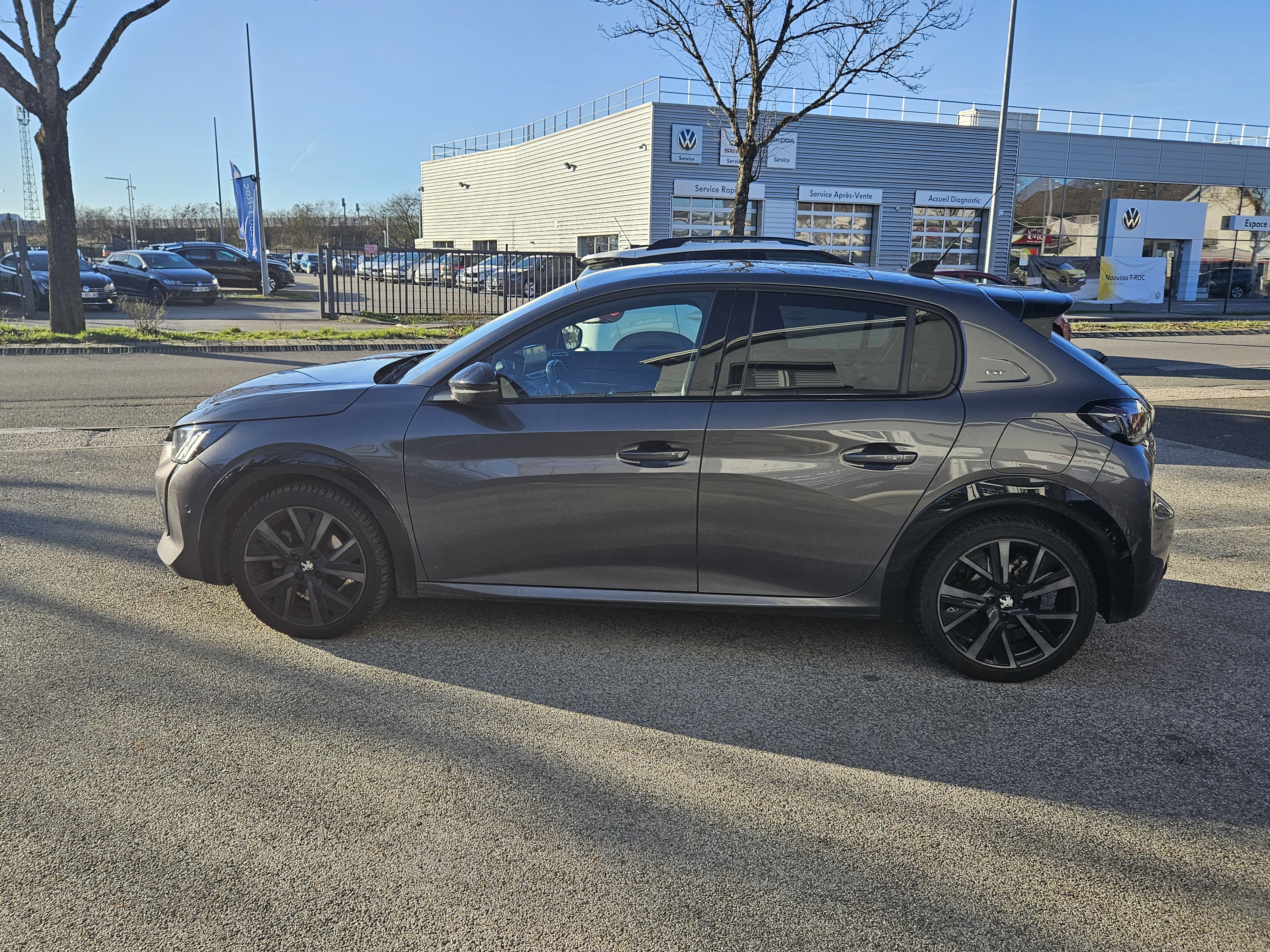 Peugeot 208 — 4
