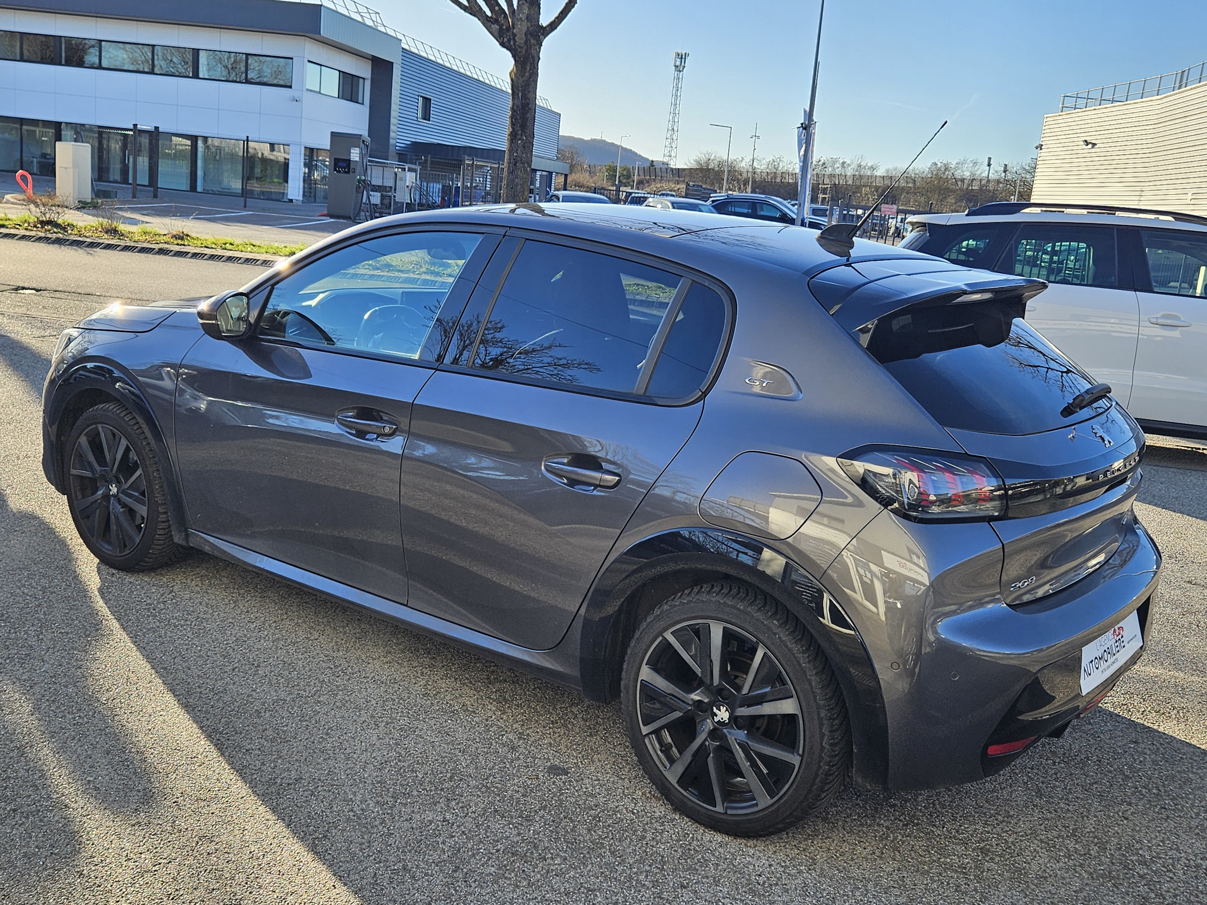 Peugeot 208 — 5