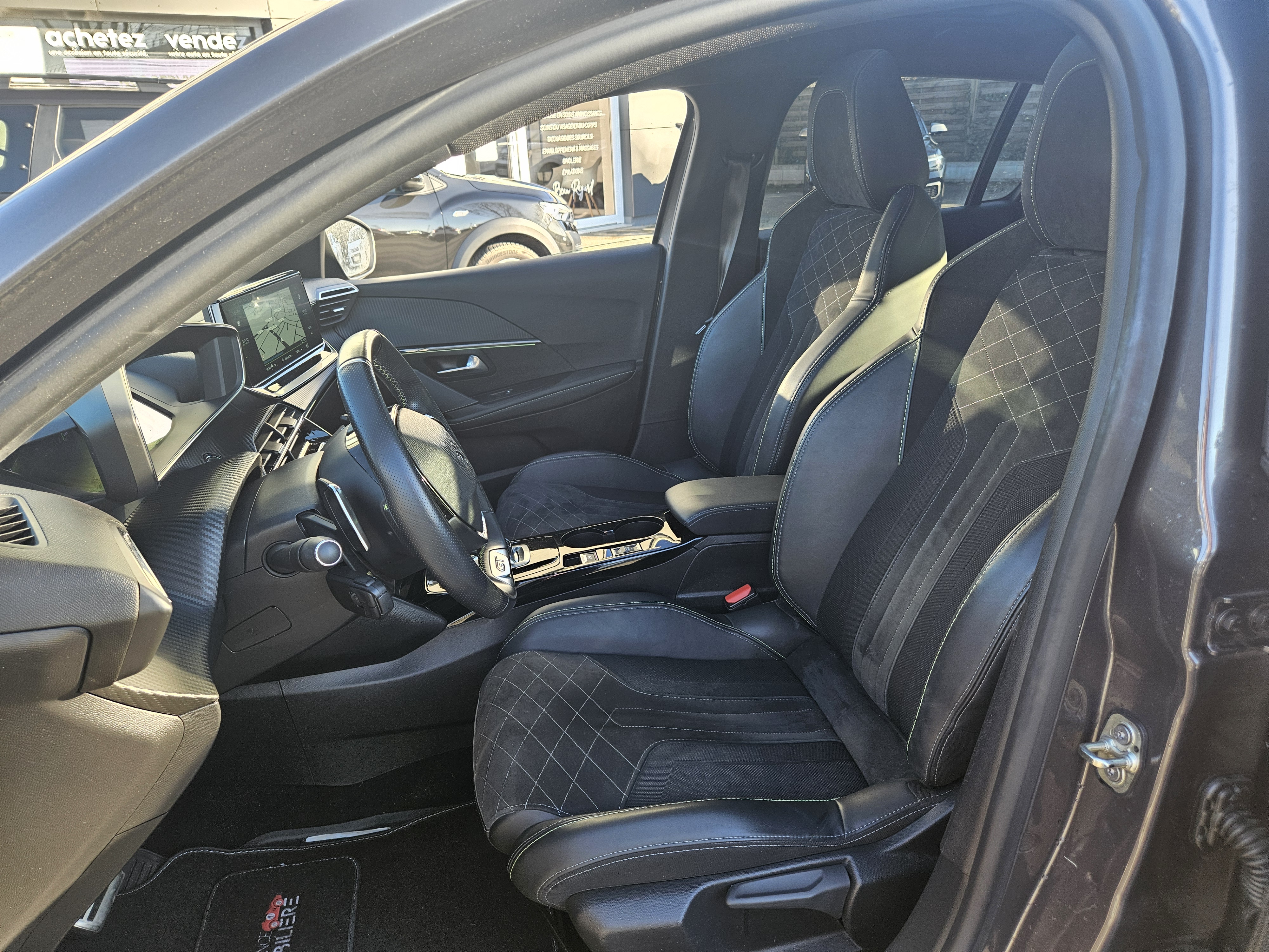 Peugeot 208 — 8