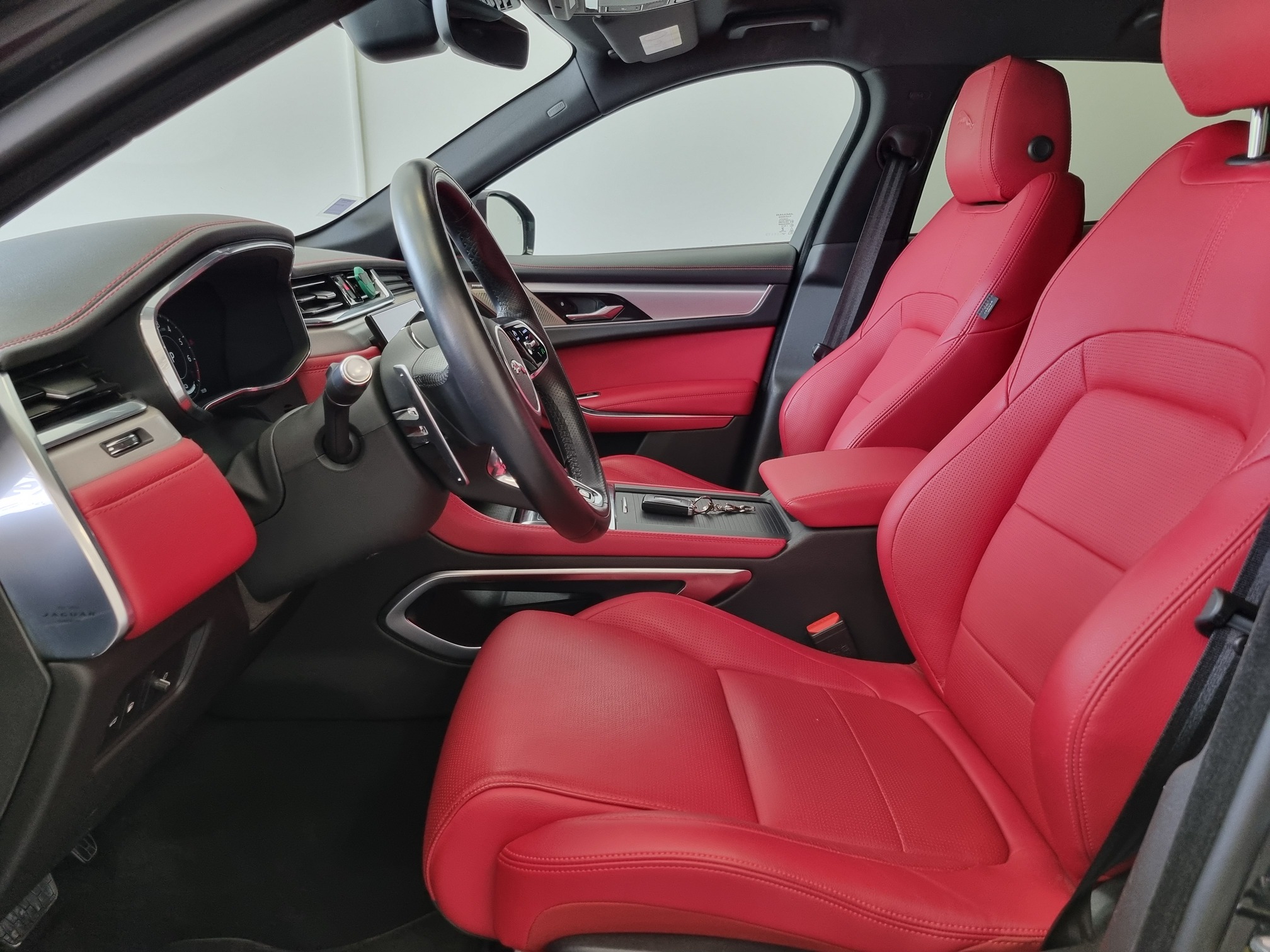 Jaguar F-Pace — 12