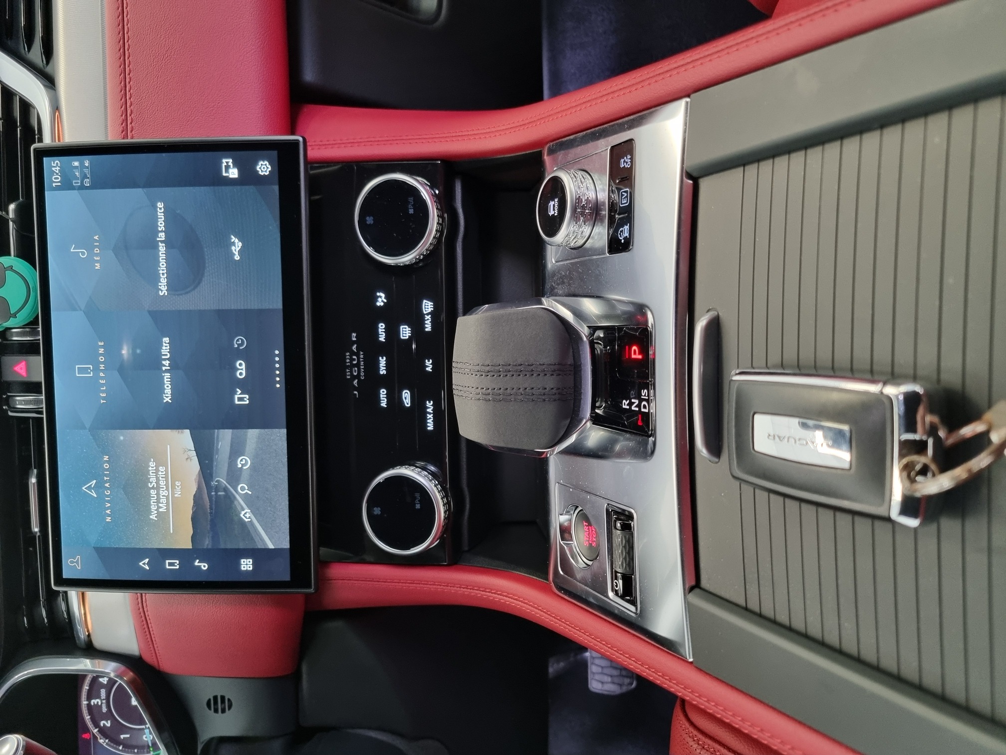 Jaguar F-Pace — 24