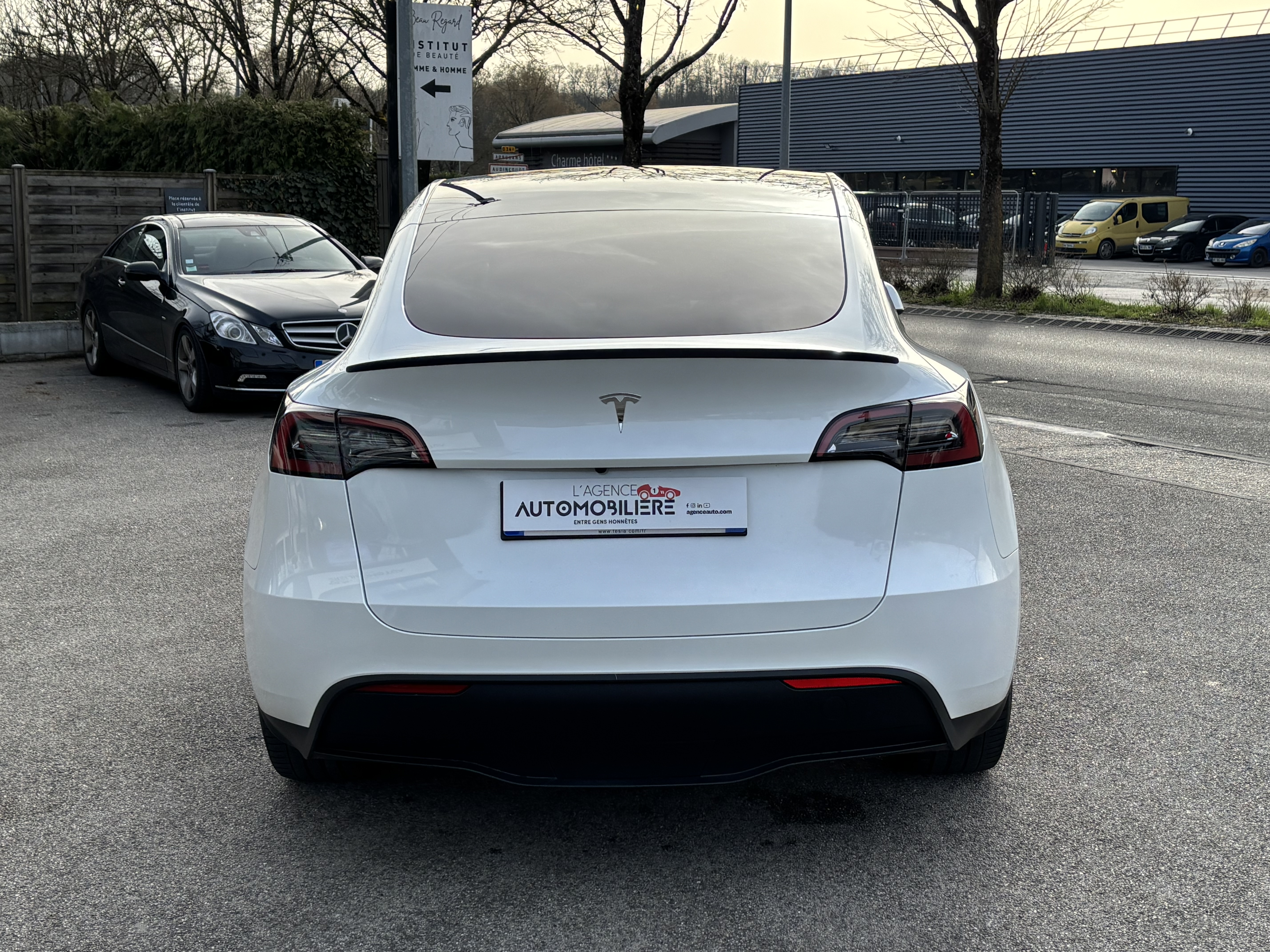 Tesla Model Y — 10